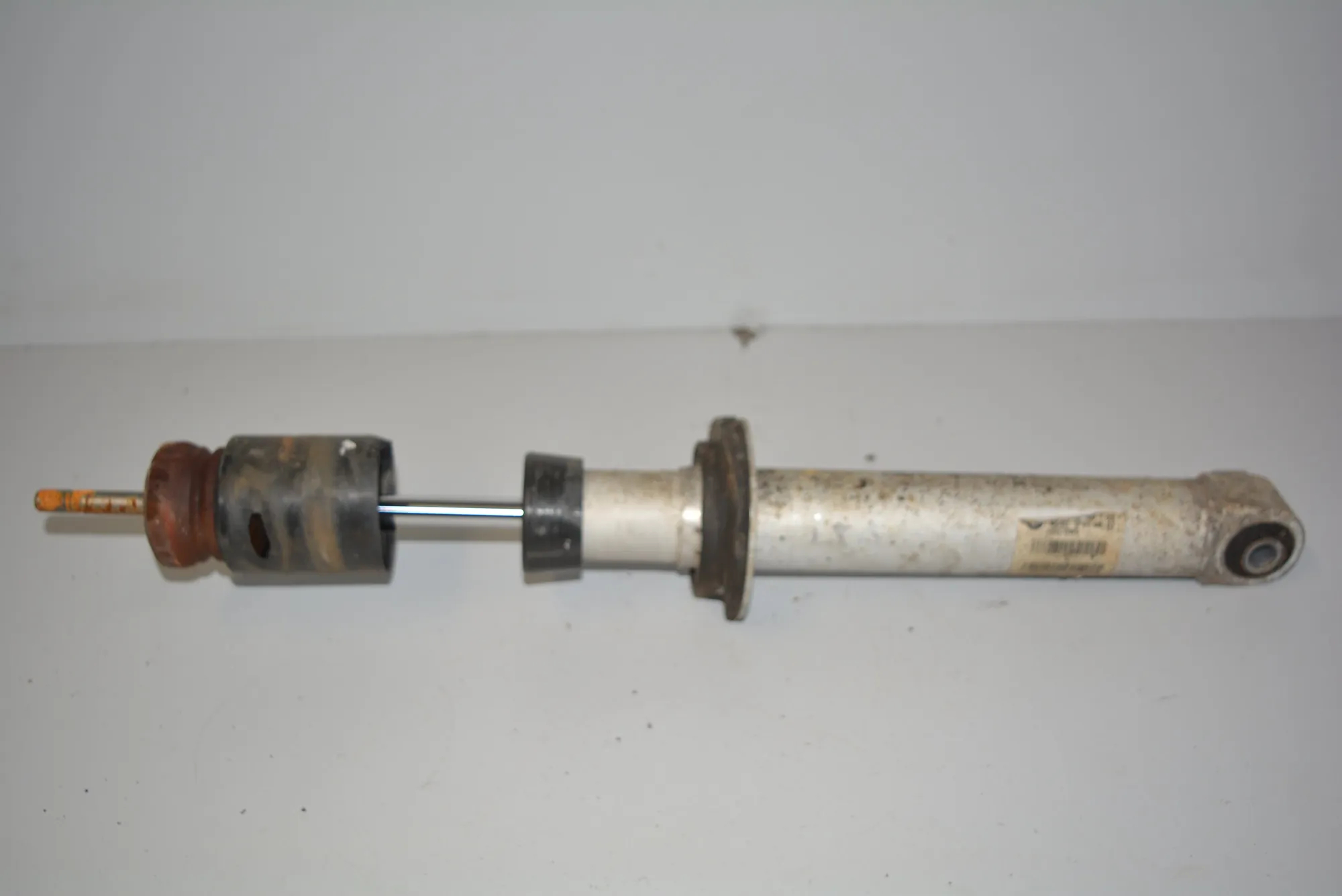 Rear Right Shock Absorber – OEM 6766949 · BMW 5 (E60) 525 i 2003