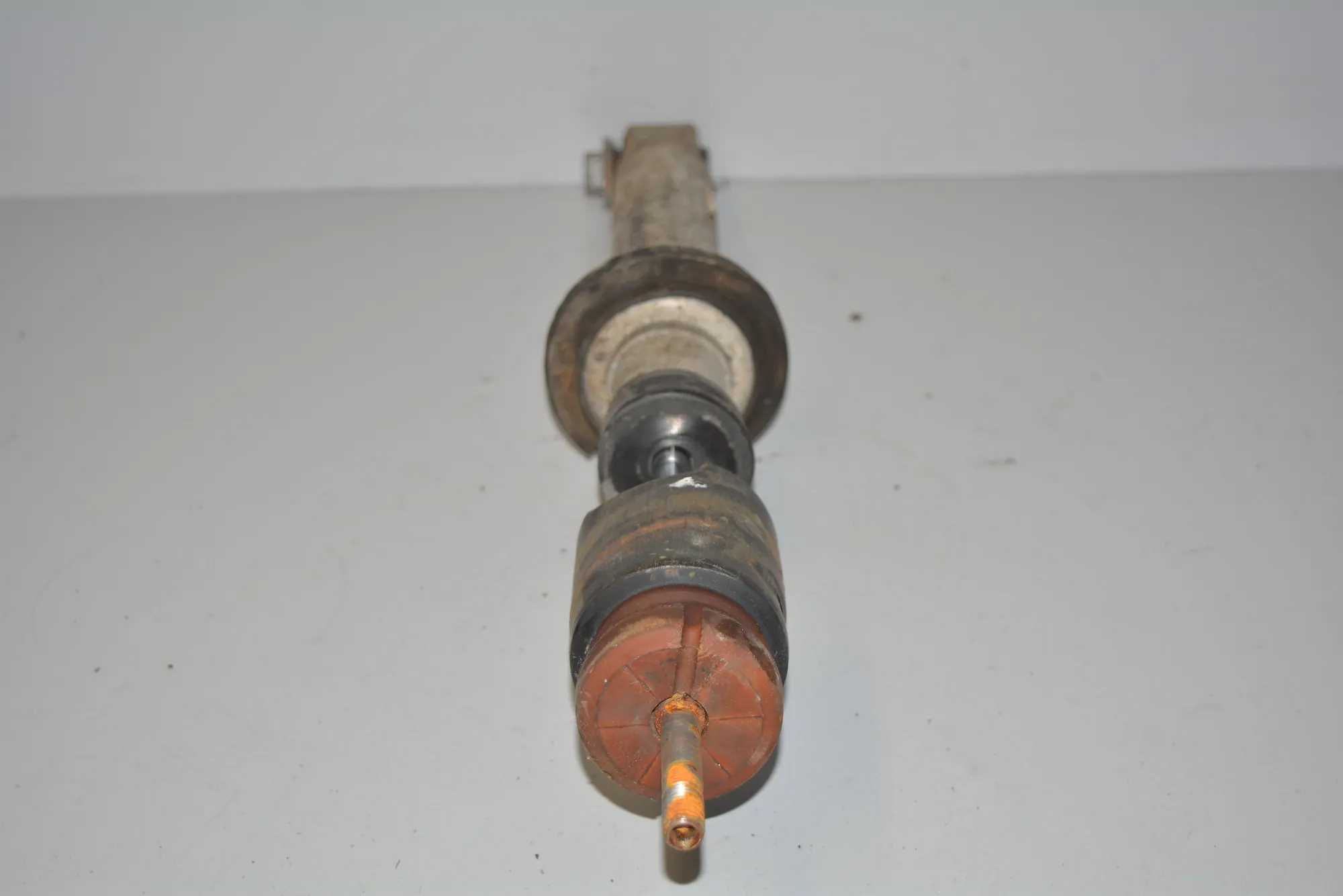 Rear Right Shock Absorber – OEM 6766949 · BMW 5 (E60) 525 i 2003 – 2