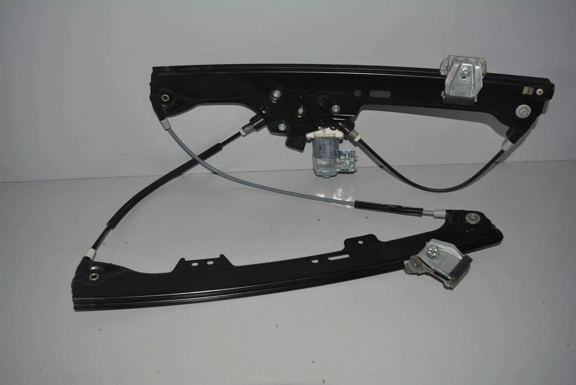 Front Left Door Window Regulator – OEM 7075667 · BMW 5 (E60) 525 i 2003