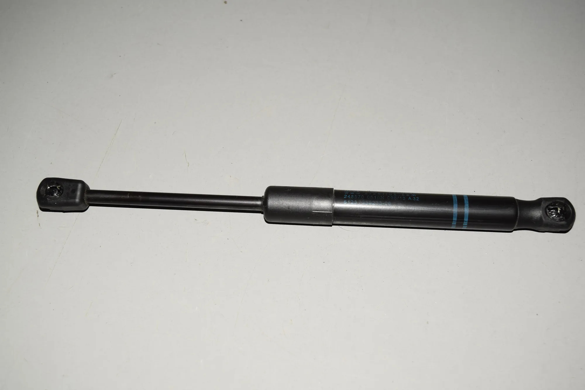 Front Right Bonnet Strut – OEM 7239233 · BMW 1 (F20) 118 d 2013