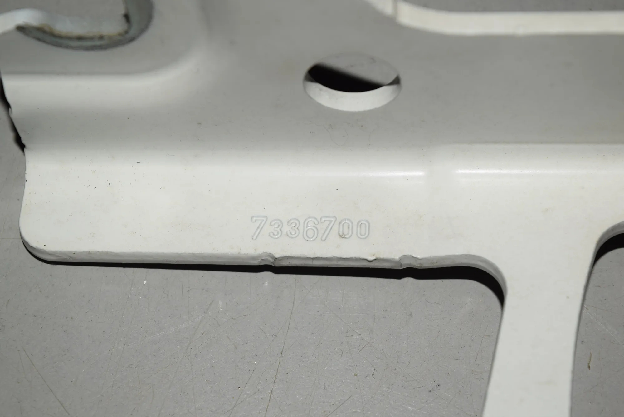 Front Right Bonnet Hinge – OEM 7336700 · BMW 1 (F20) 118 d 2013 – 3