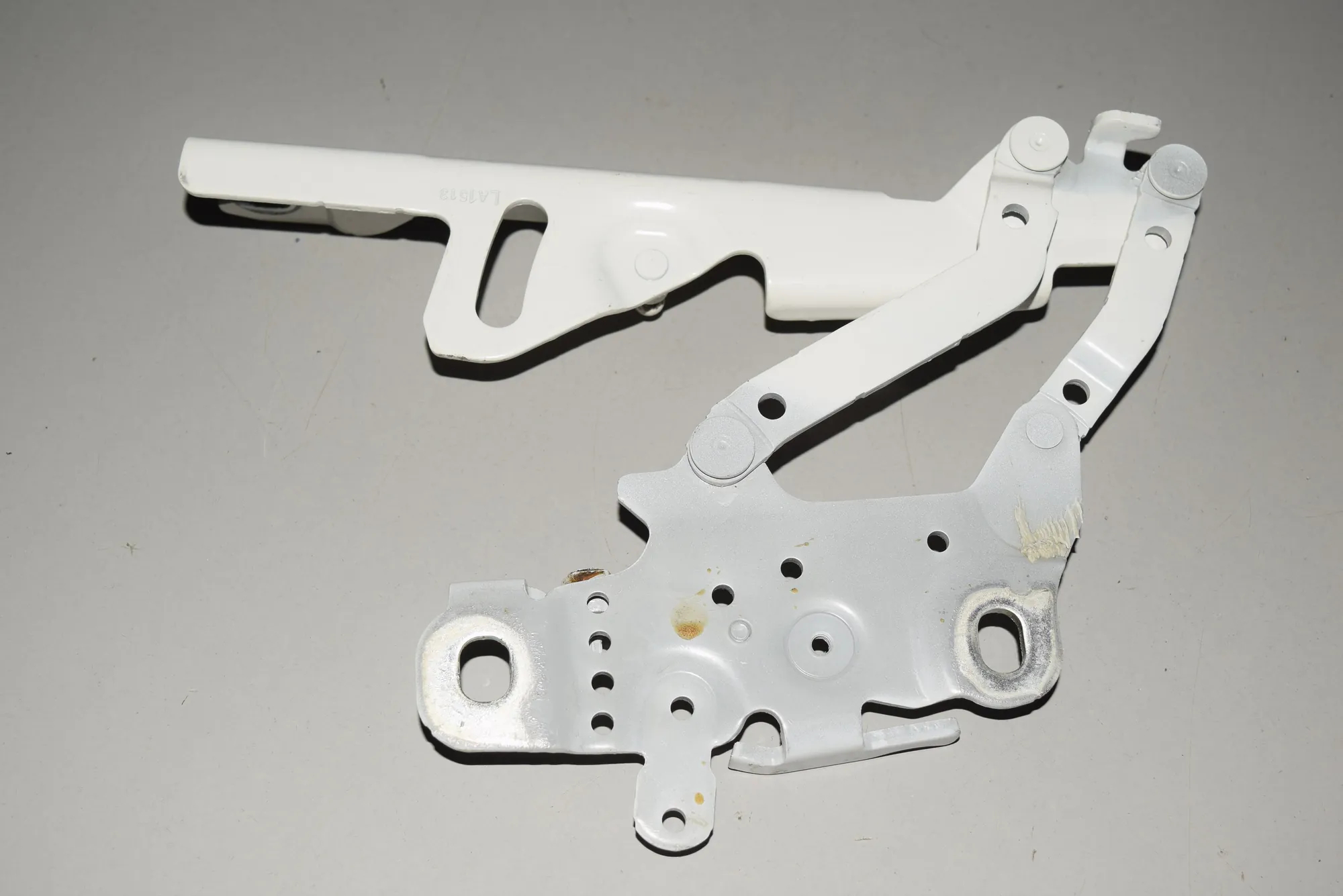 Front Left Bonnet Hinge – OEM 7336699 · BMW 1 (F20) 118 d 2013 – 2