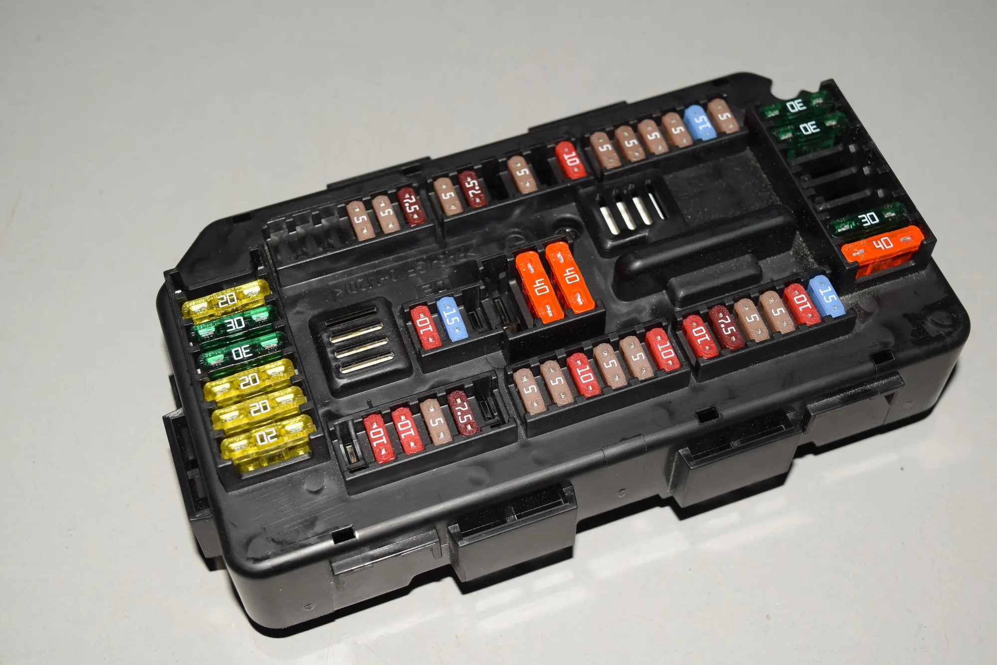 Fuse Box – OEM 9224879 · BMW 1 (F20) 118 d 2013 – 2