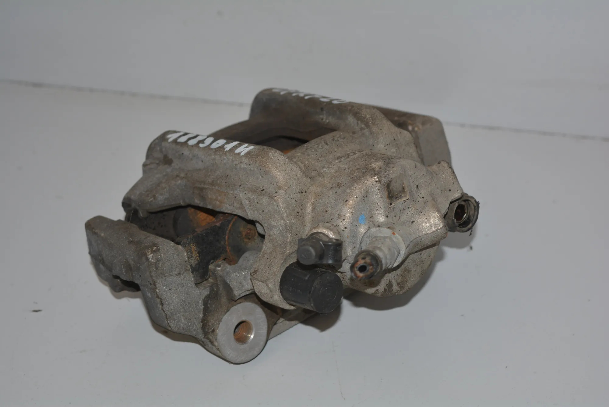 Front Right Brake Caliper – OEM NA · BMW 1 (F20) 118 d 2013 – 8