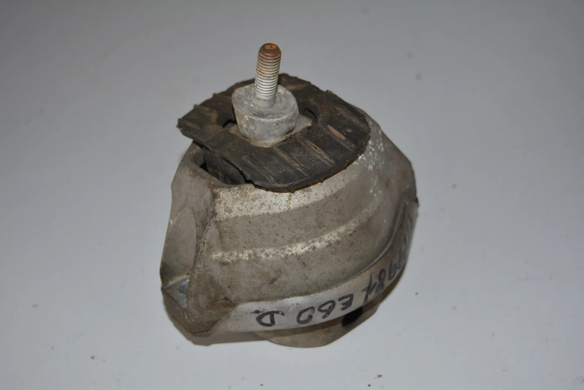 Right Side Engine Mount – OEM 6762608 · BMW 5 (E60) 545 i 2003