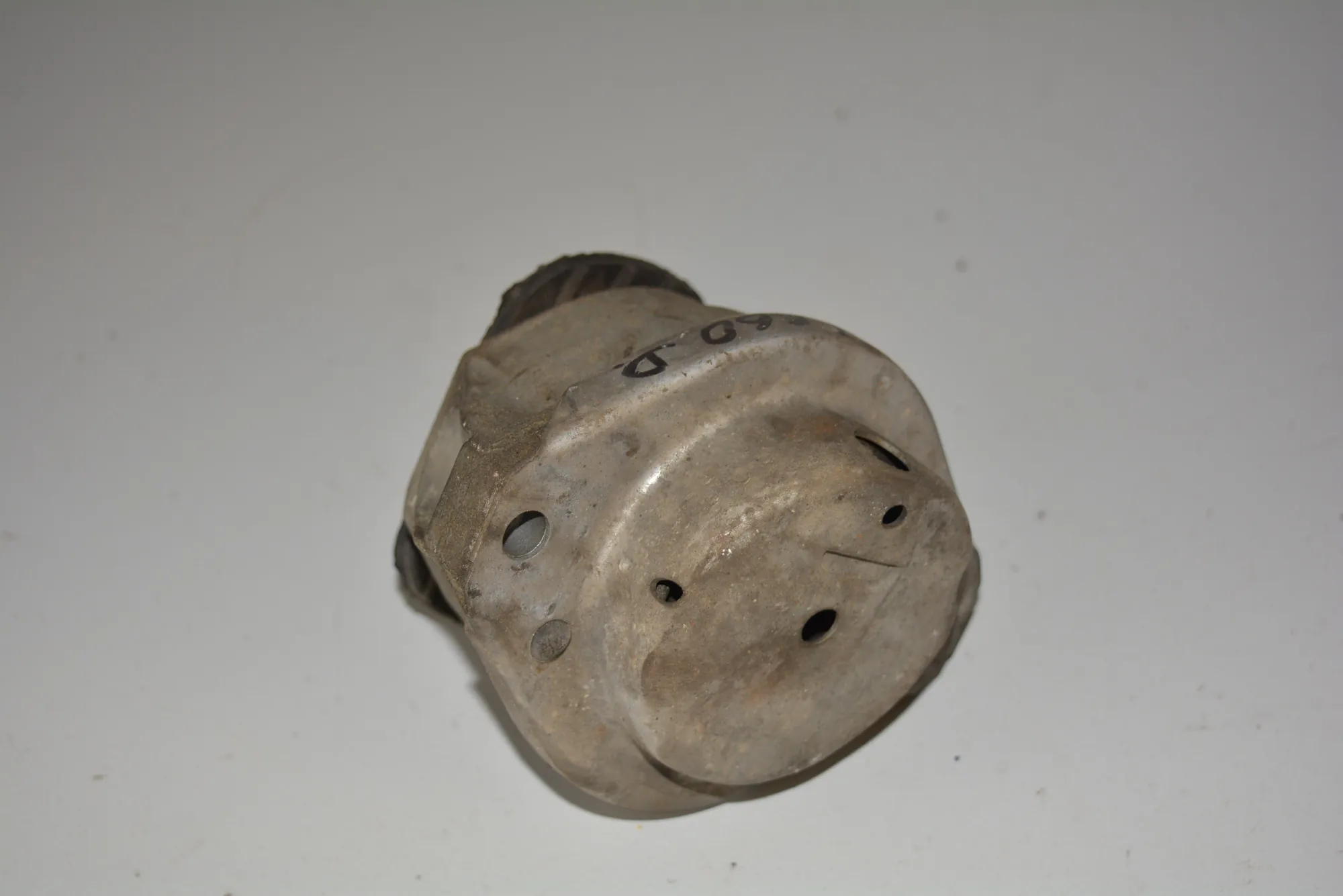 Right Side Engine Mount – OEM 6762608 · BMW 5 (E60) 545 i 2003 – 2