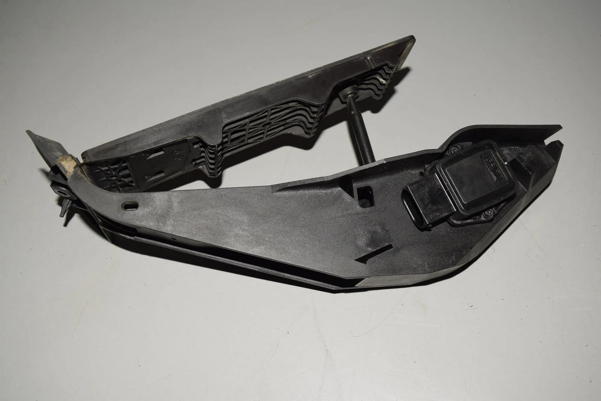 Throttle Pedal – OEM 6766930 · BMW 5 (E60) 545 i 2003 – 4