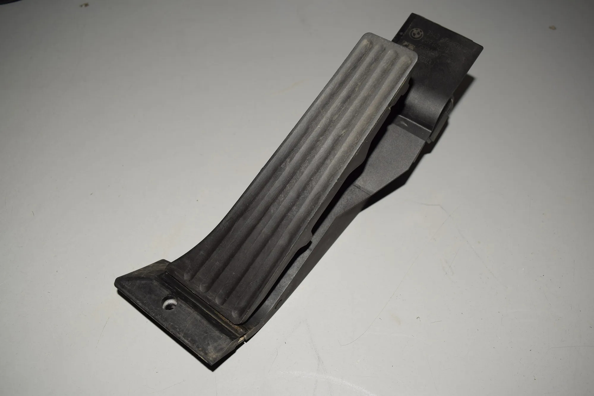 Throttle Pedal – OEM 6766930 · BMW 5 (E60) 545 i 2003