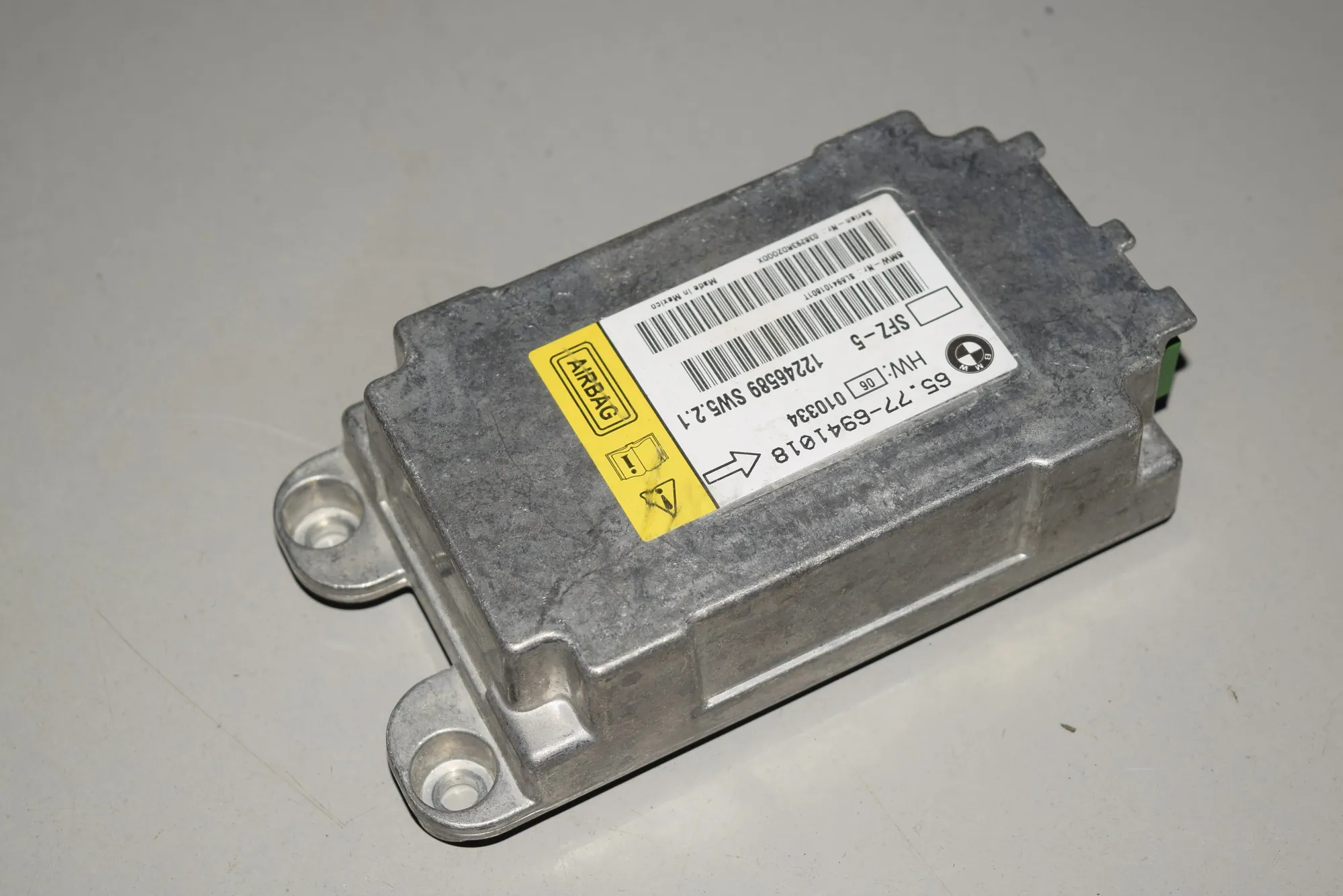 SRS Control Unit – OEM 6941018 · BMW 5 (E60) 545 i 2003 – 2