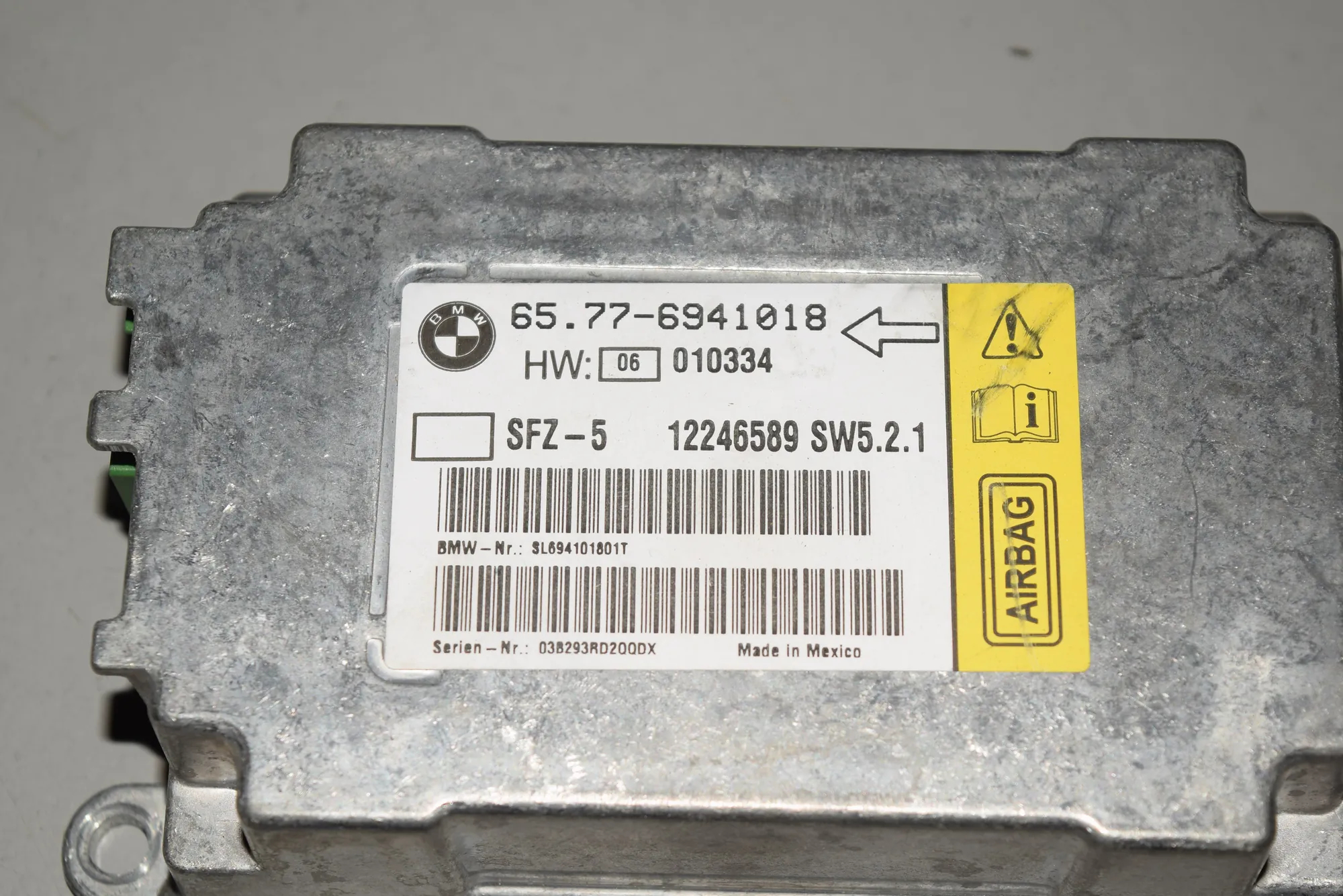 SRS Control Unit – OEM 6941018 · BMW 5 (E60) 545 i 2003 – 4