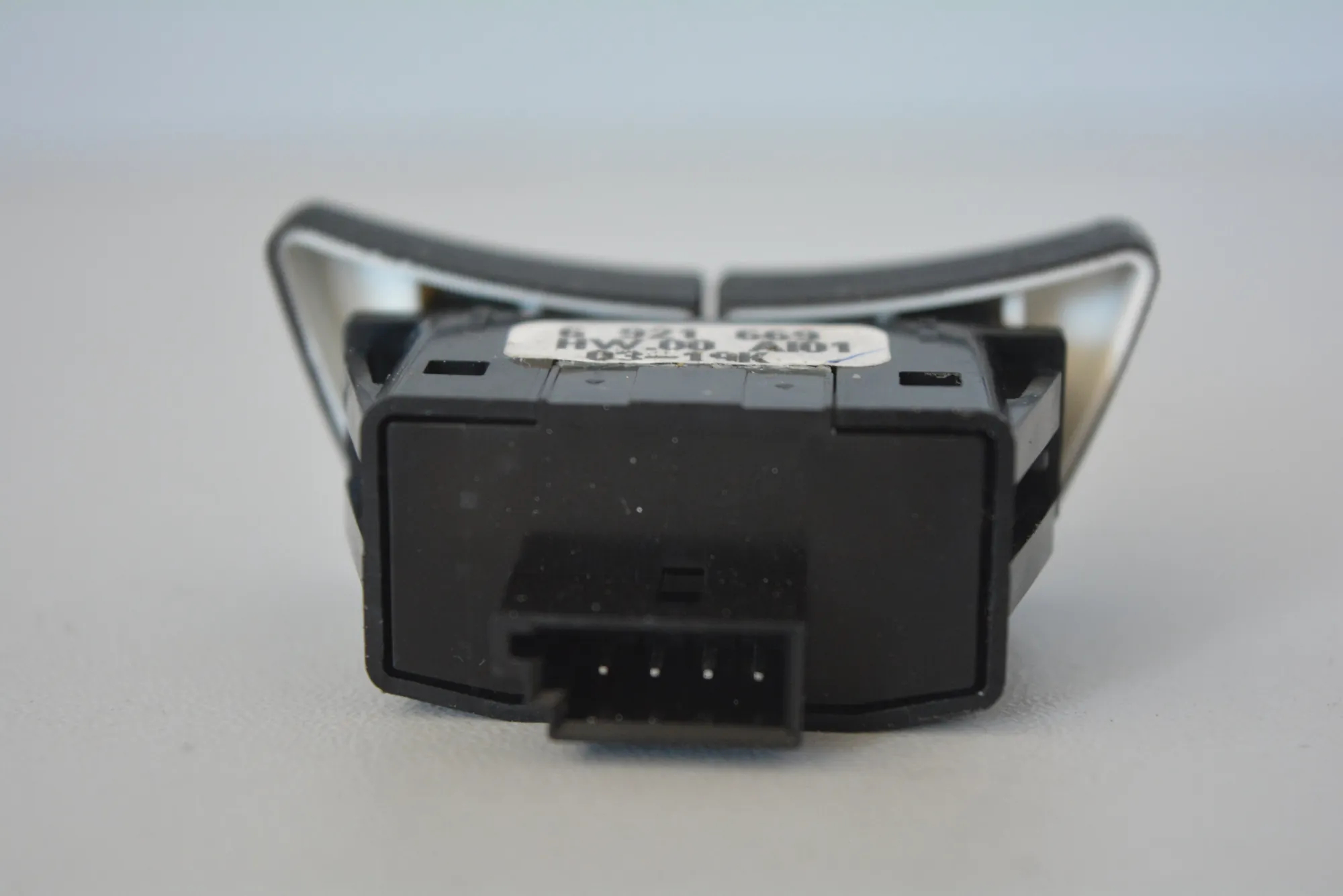 Switches – OEM 6921669 · BMW 5 (E60) 545 i 2003 – 2
