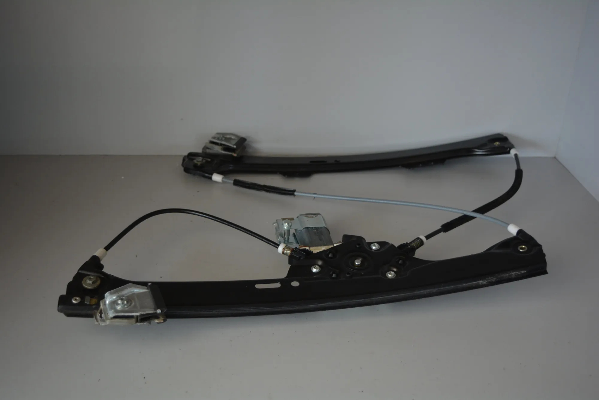 Front Left Door Window Regulator – OEM 7034351 · BMW 5 (E60) 545 i 2003