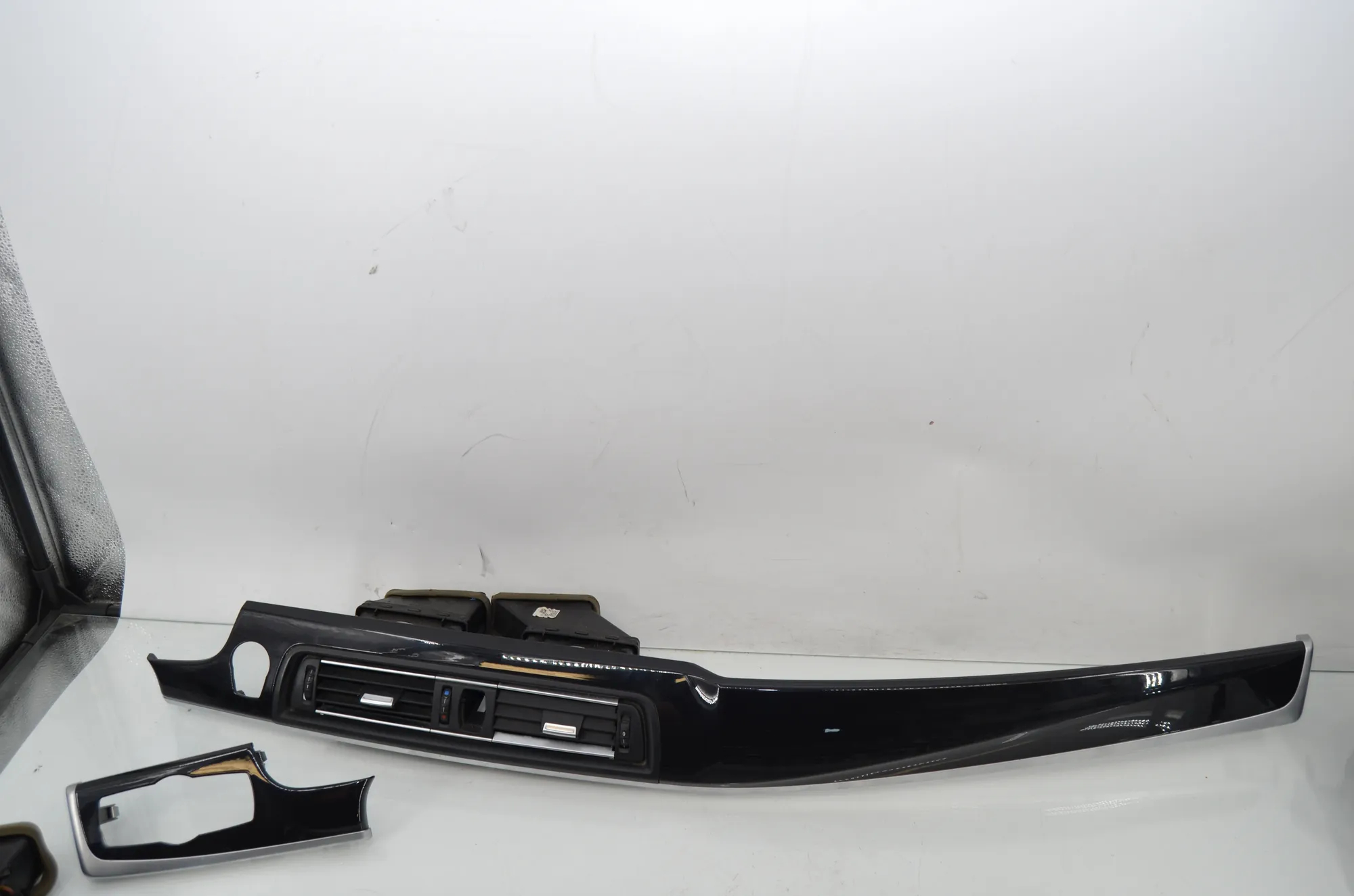 Interior Trim Strips Kit – OEM 9166644 · BMW 5 Touring (F11) 530 d xDrive 2011 – 3