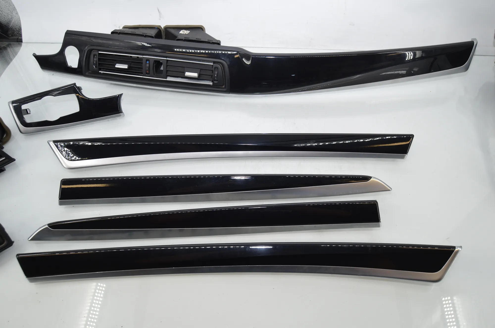 Interior Trim Strips Kit – OEM 9166644 · BMW 5 Touring (F11) 530 d xDrive 2011 – 4