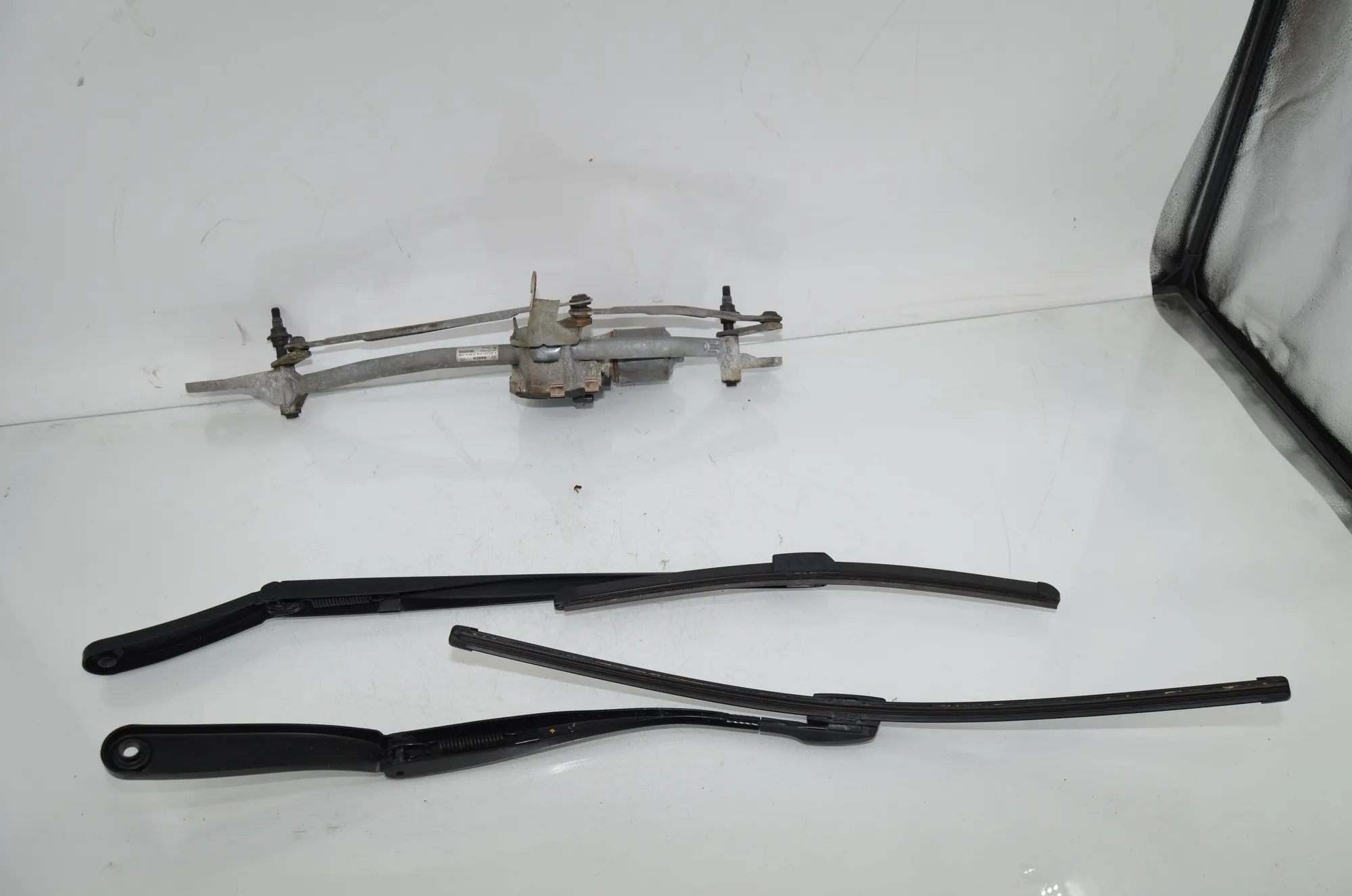 Front Windshield Wiper Mechanism – OEM 7272451 · BMW 5 Touring (F11) 530 d xDrive 2011 – 3