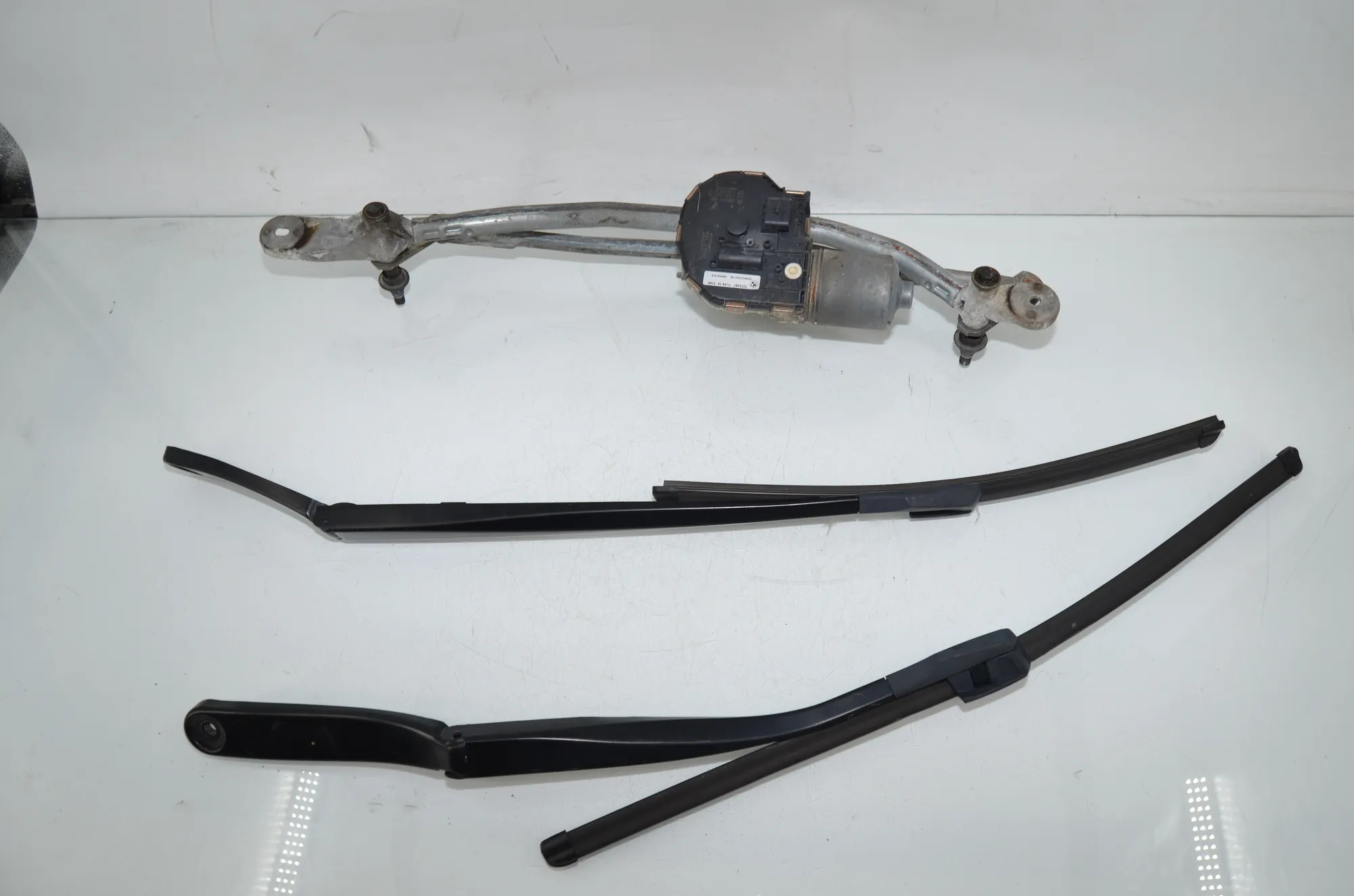 Front Windshield Wiper Mechanism – OEM 7272451 · BMW 5 Touring (F11) 530 d xDrive 2011 – 2