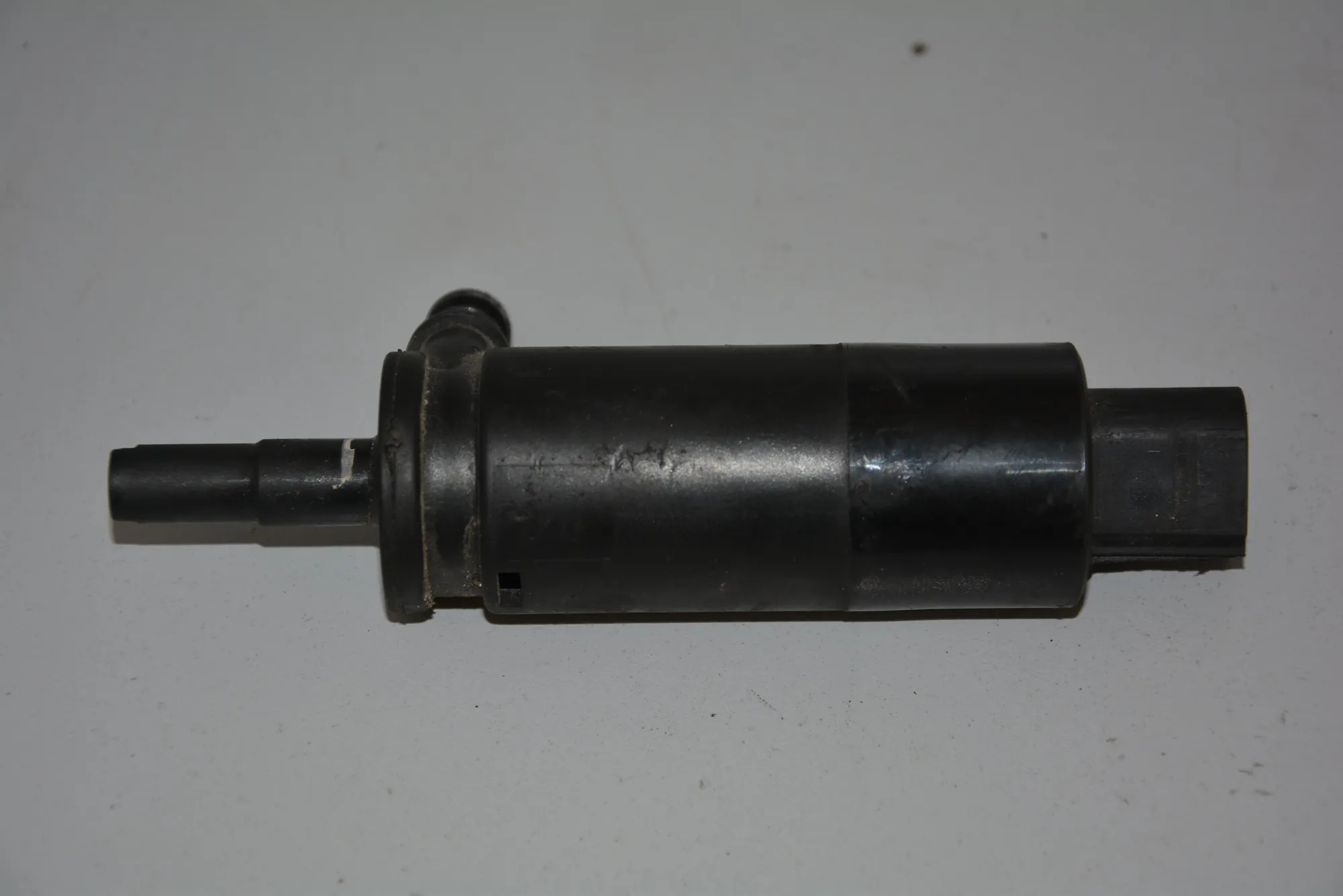 Washer Tank Motor – OEM 8377613 · BMW 7 (E65, E66, E67) 730 Ld 2005 – 5