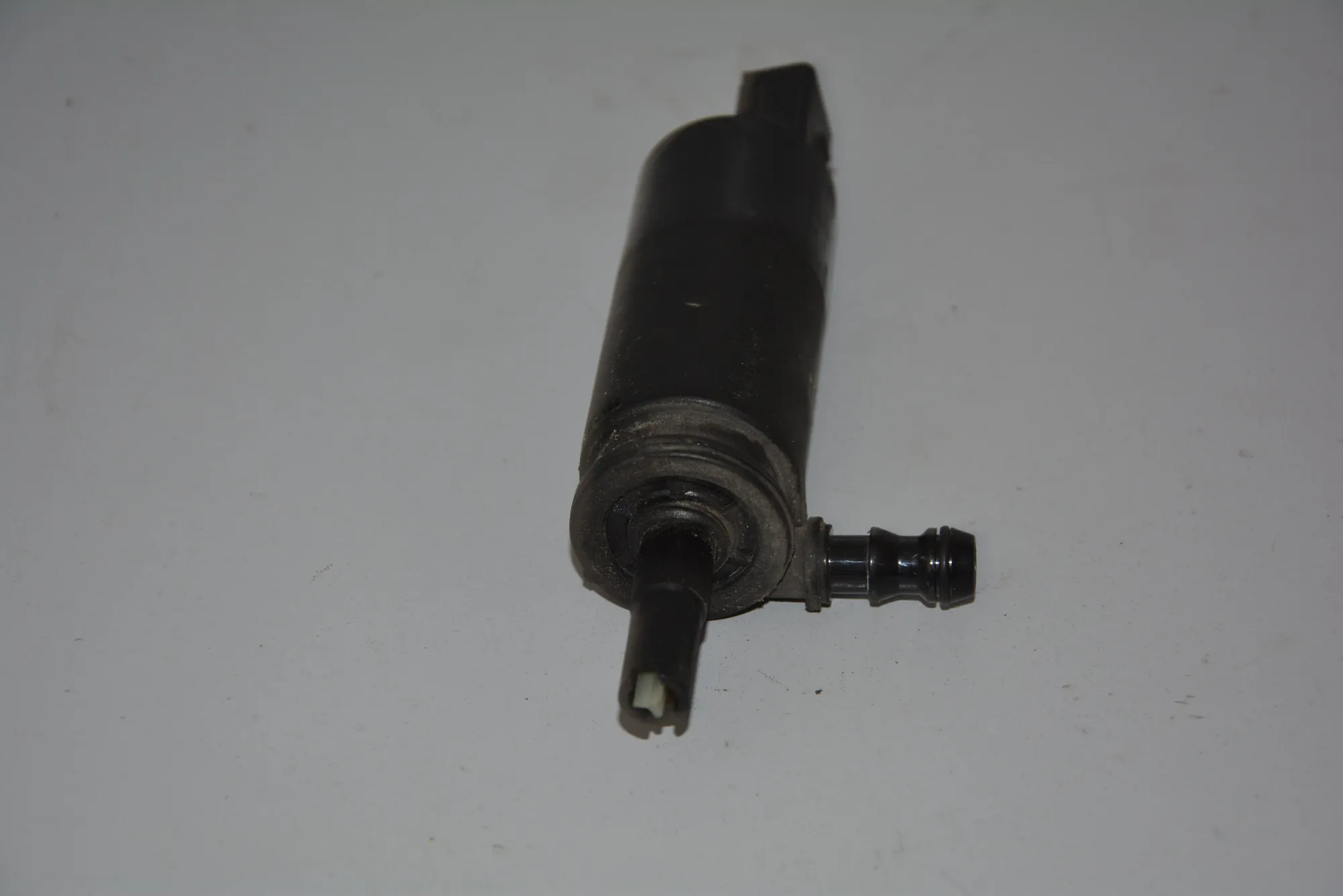Washer Tank Motor – OEM 8377613 · BMW 7 (E65, E66, E67) 730 Ld 2005 – 2