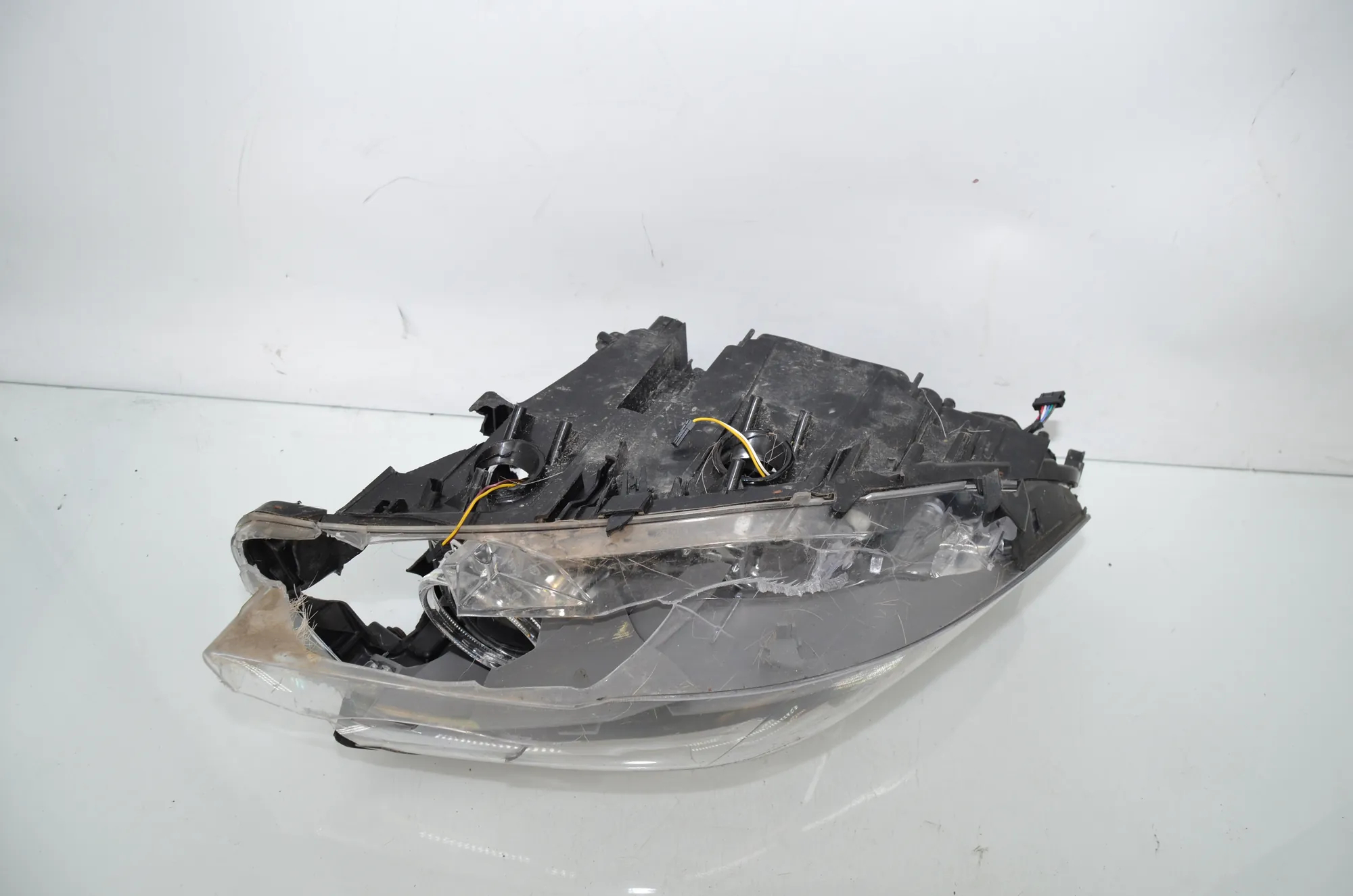 Front Right Headlight – OEM 7271912 · BMW 5 Touring (F11) 530 d xDrive 2011 – 4