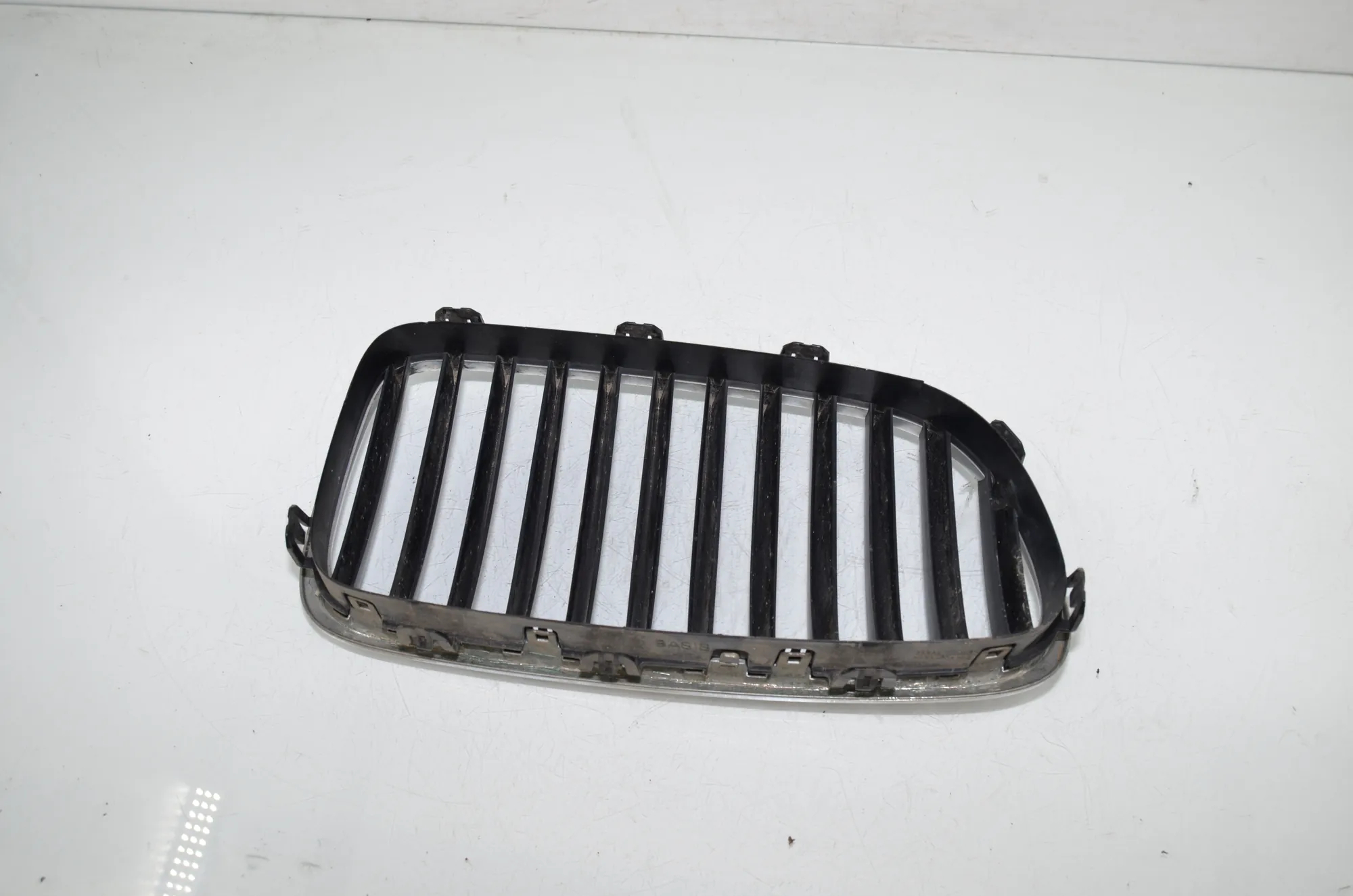 Front Left Grill – OEM 7203649 · BMW 5 Touring (F11) 530 d xDrive 2011 – 4