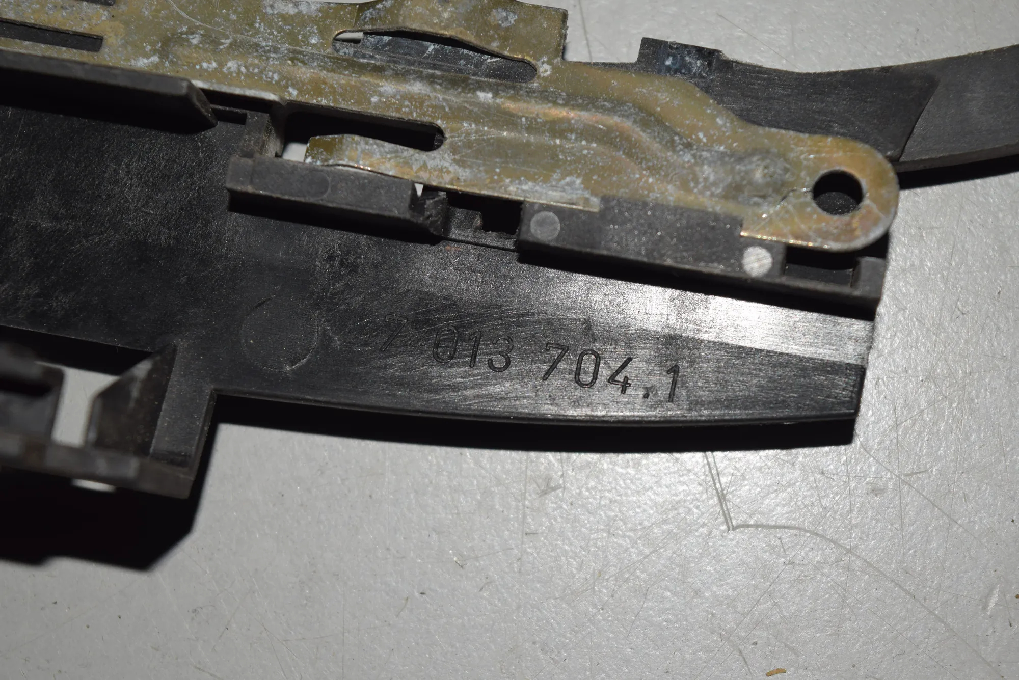 Rear Right Door Interior Handle Frame – OEM 7013704 · BMW 7 (E65, E66, E67) 750 i, Li 2005 – 3