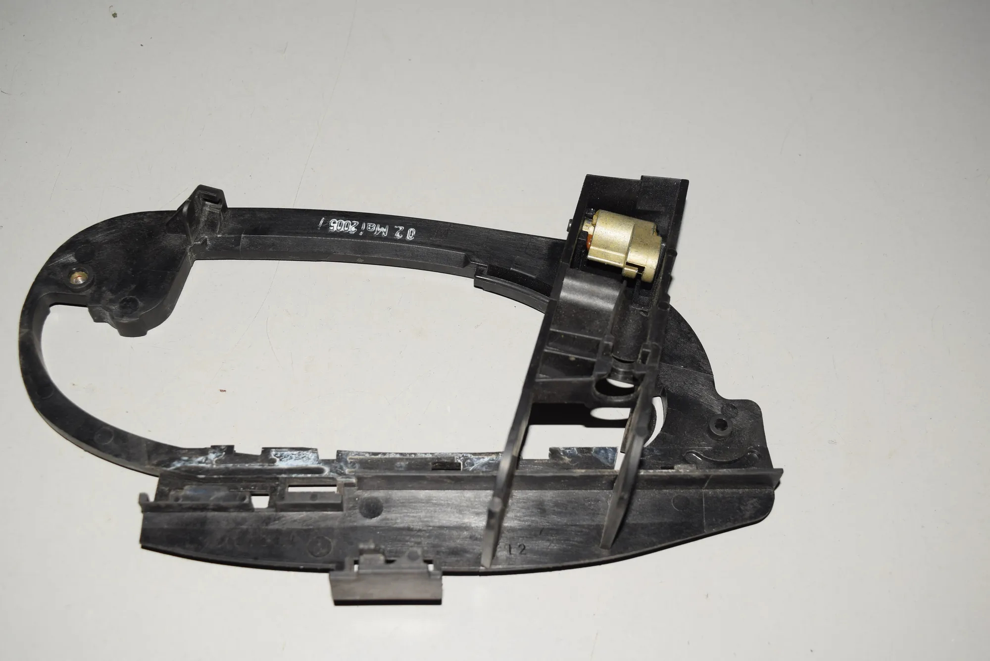 Rear Left Door Interior Handle Frame – OEM 7013703 · BMW 7 (E65, E66, E67) 750 i, Li 2005 – 2