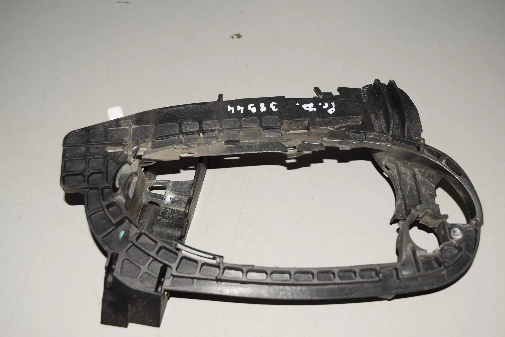 Front Right Door Interior Handle Frame – OEM 7013702 · BMW 7 (E65, E66, E67) 750 i, Li 2005 – 2