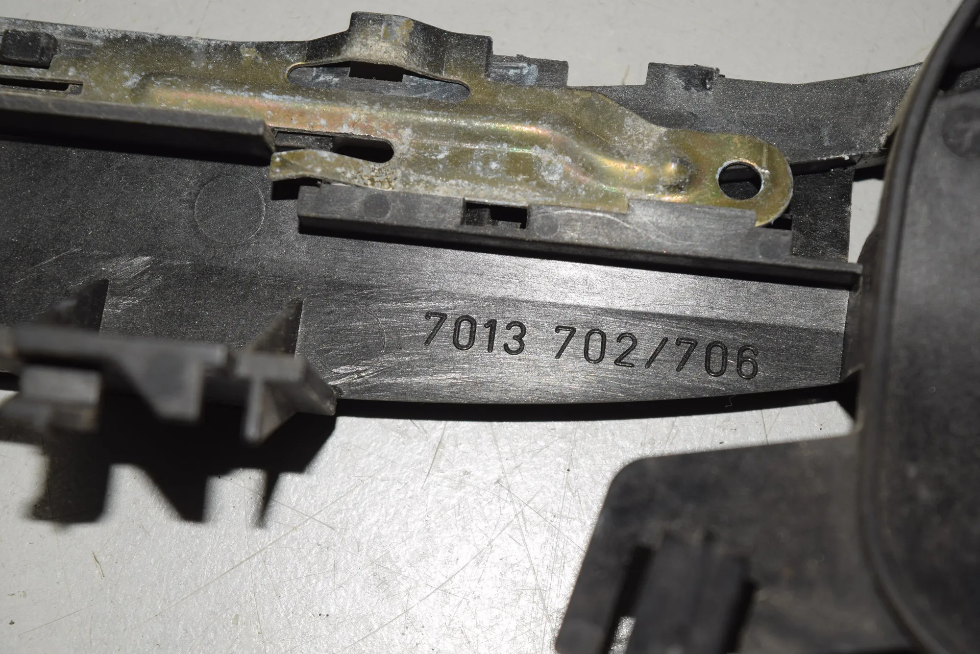 Front Right Door Interior Handle Frame – OEM 7013702 · BMW 7 (E65, E66, E67) 750 i, Li 2005 – 3