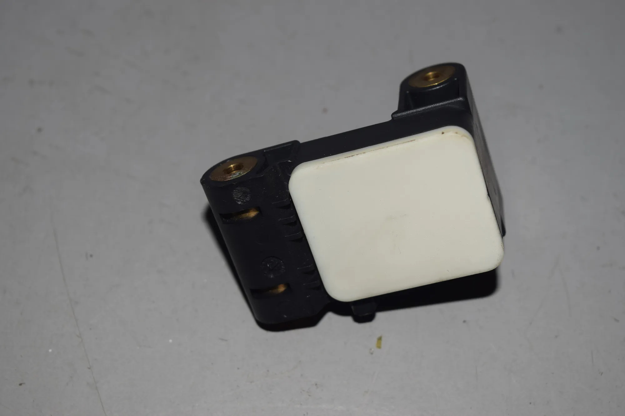 Front Left Impact Sensor – OEM 6911003 · BMW 3 Touring (E91) 330 d xDrive 2010 – 2