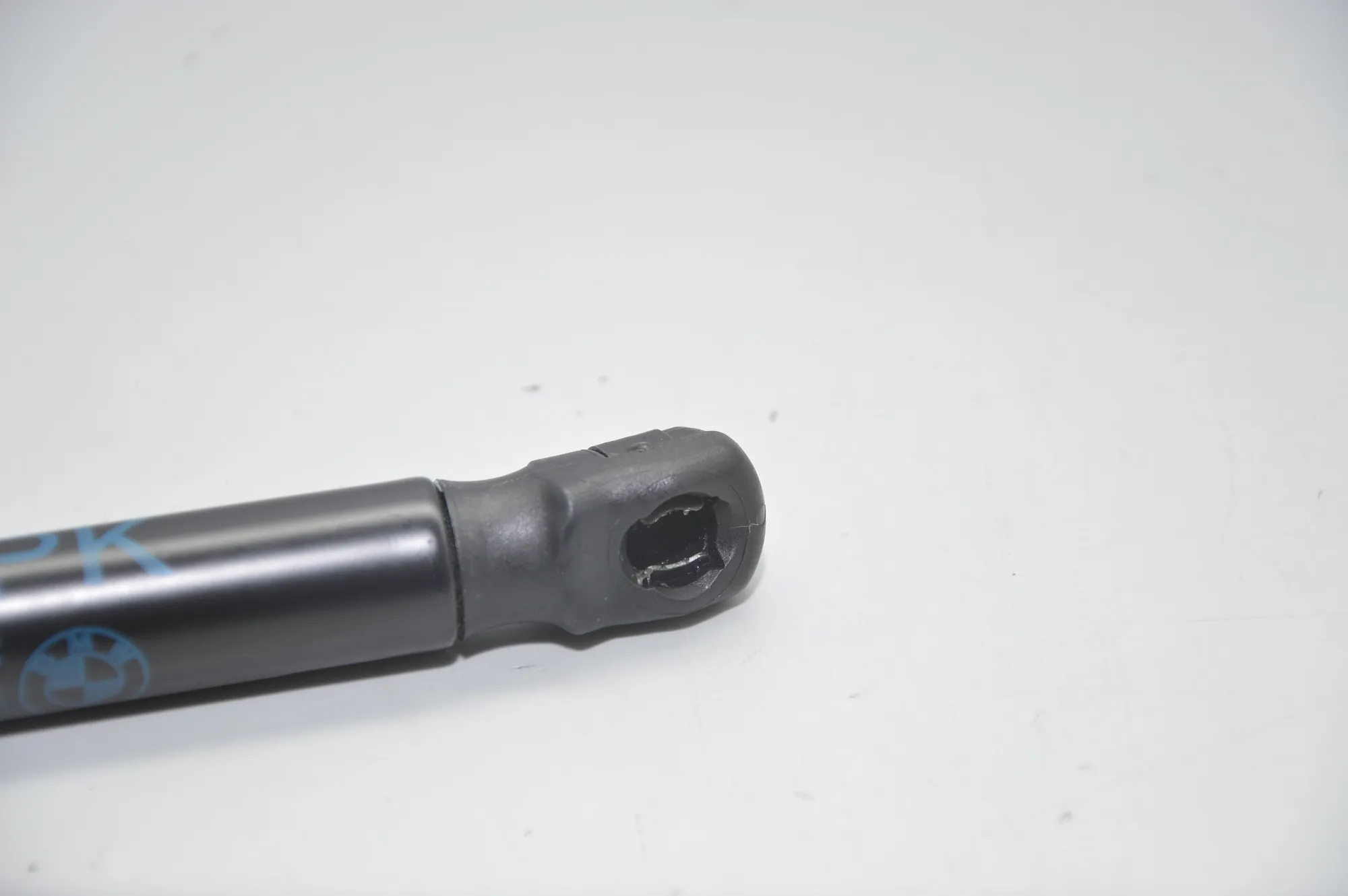 Right Side Tailgate Gas Strut – OEM 7148826 · BMW 5 Touring (E61) 523 i 2007 – 2