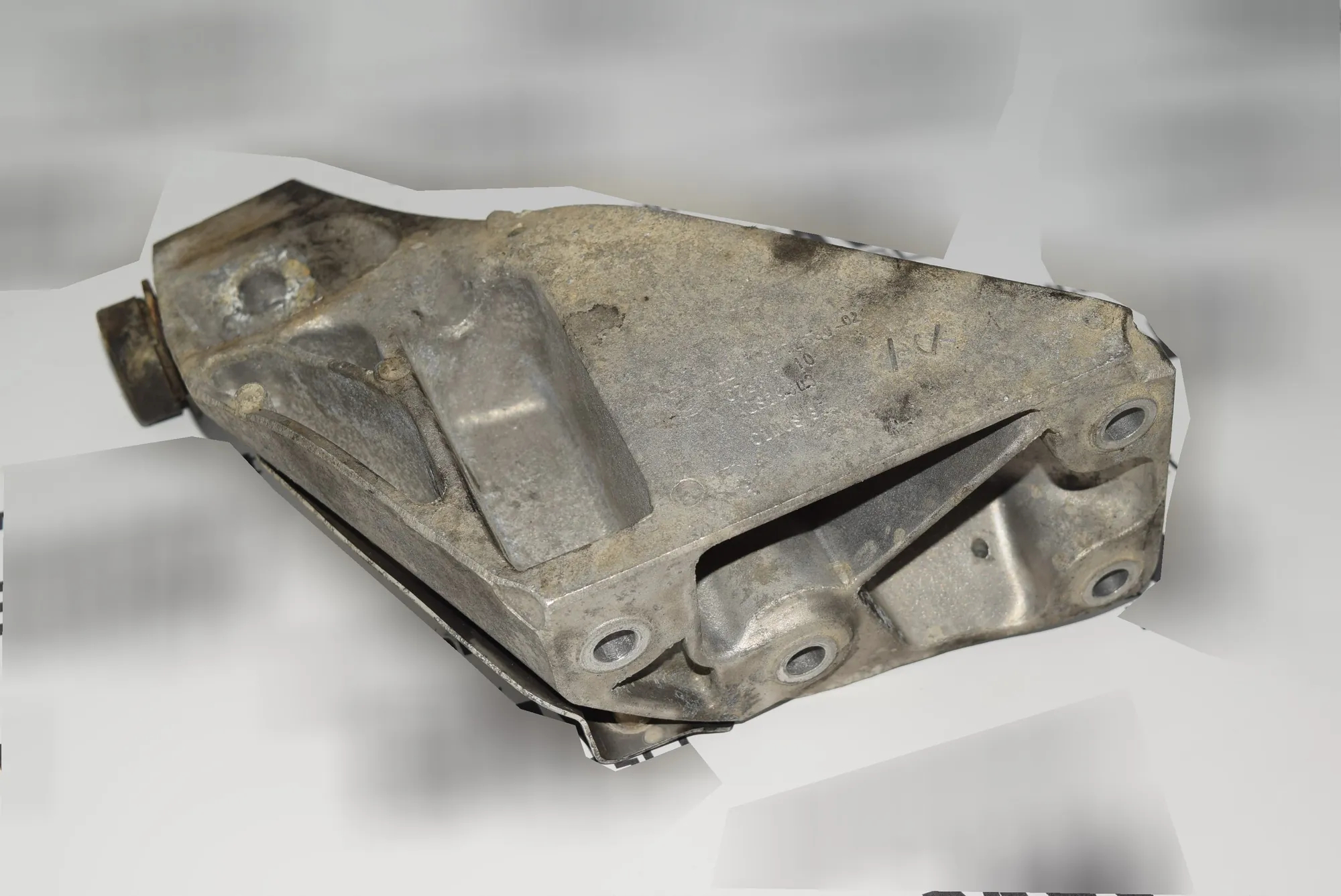 Right Side Engine Bracket – OEM 6772680 · BMW X6 (E71, E72) BMW X6 (E71, E72) 2009 – 3