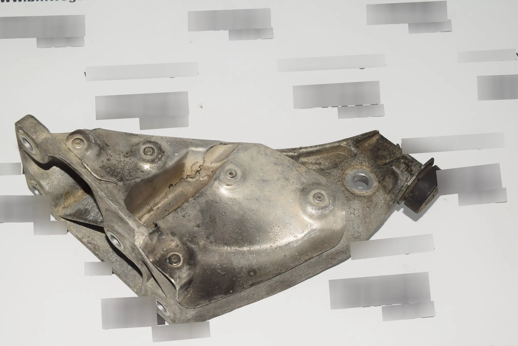 Right Side Engine Bracket – OEM 6772680 · BMW X6 (E71, E72) BMW X6 (E71, E72) 2009 – 5