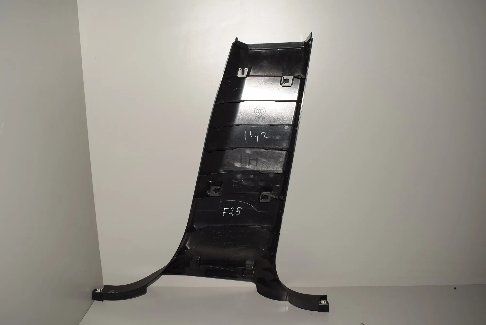 Rear Left Pillar Trim – OEM 7319055 · BMW X3 (F25) BMW X3 (F25) xDrive 20 d 2013 – 2