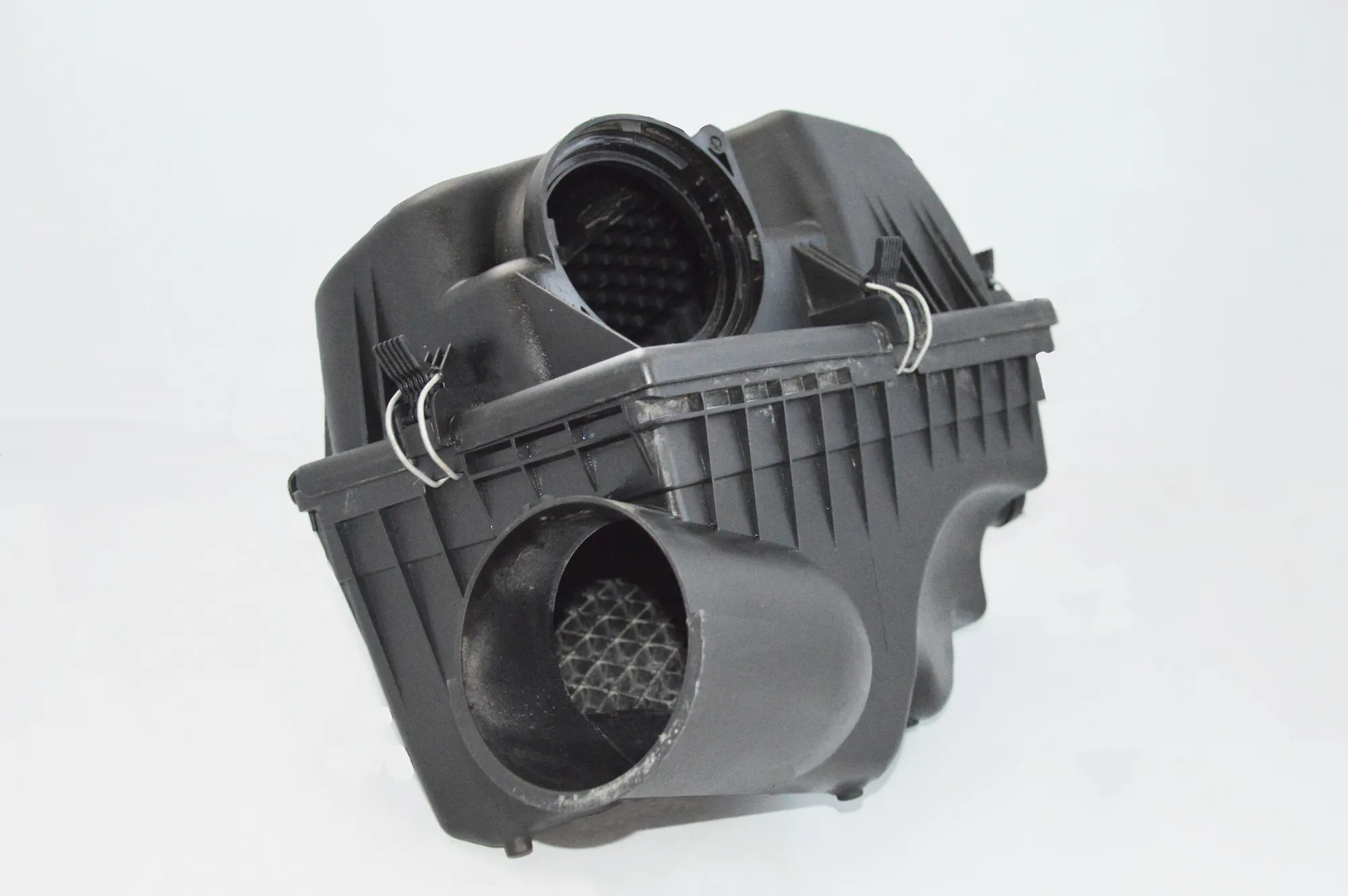 Air Filter Box – OEM 13717795892 · BMW 5 Touring (E61) 520 d 2009 – 4