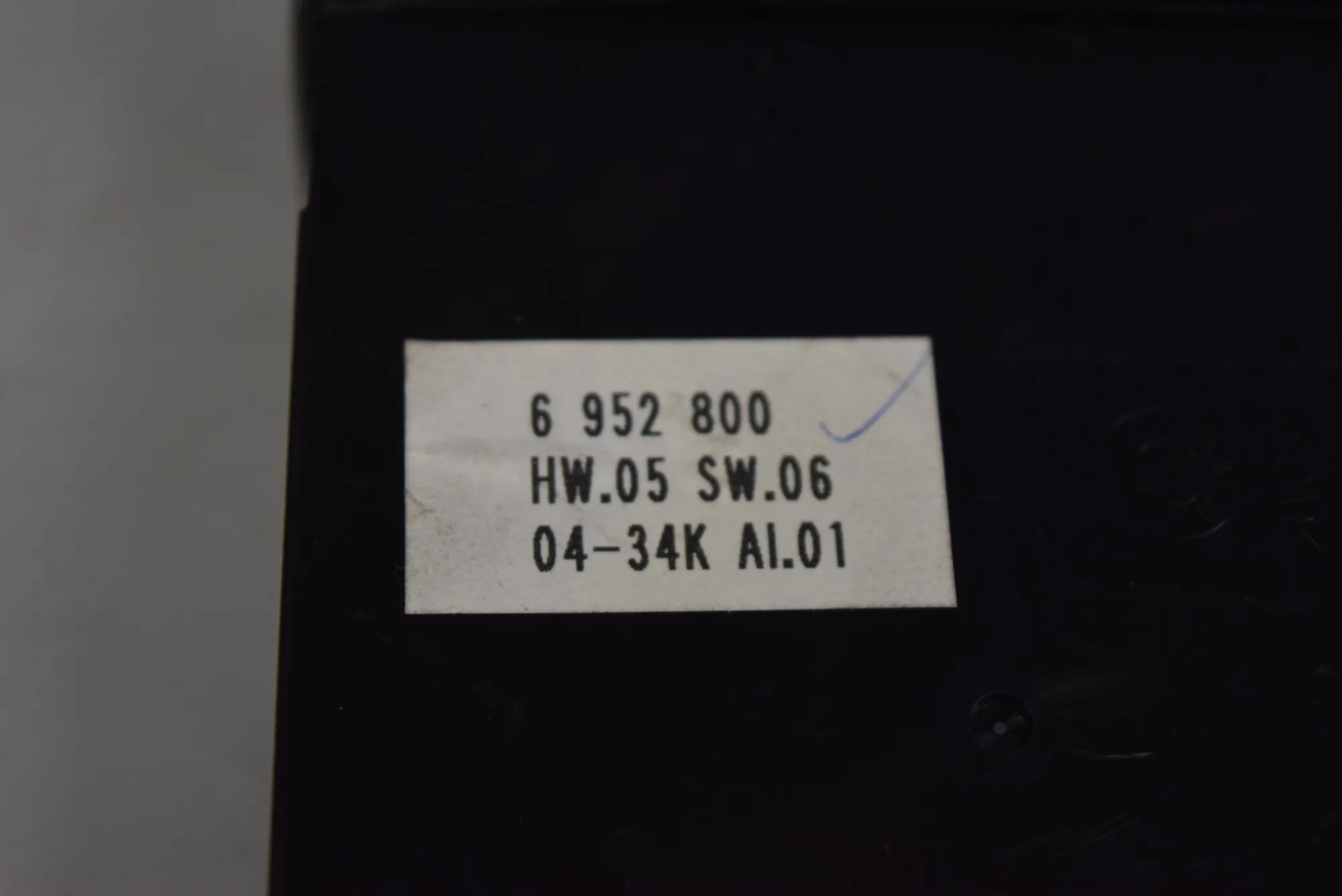 Front Left Door Window Switch – OEM 6952800 · BMW X5 (E53) 4.8 is 2004 – 4