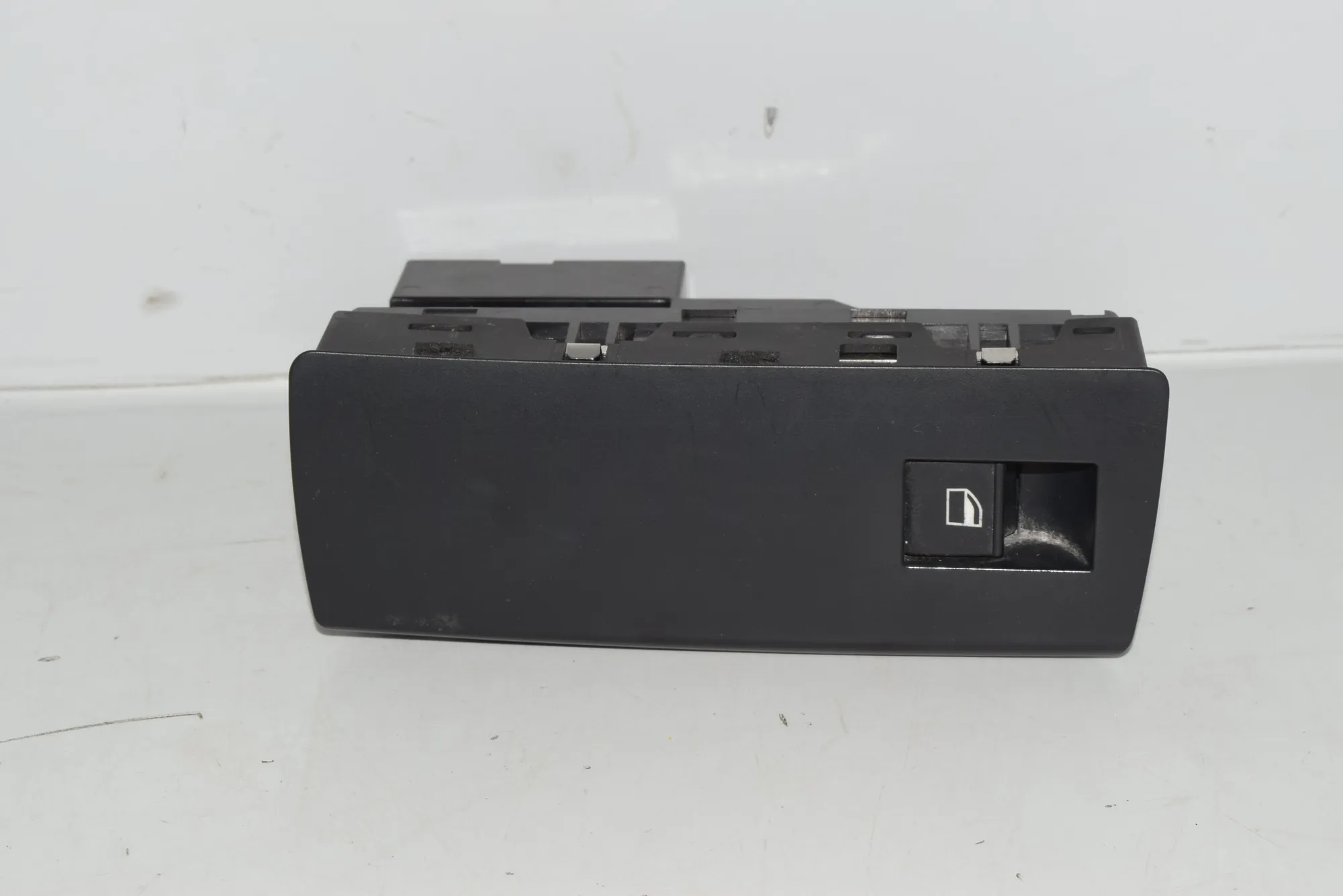 Front Left Door Window Switch – OEM 6952800 · BMW X5 (E53) 4.8 is 2004