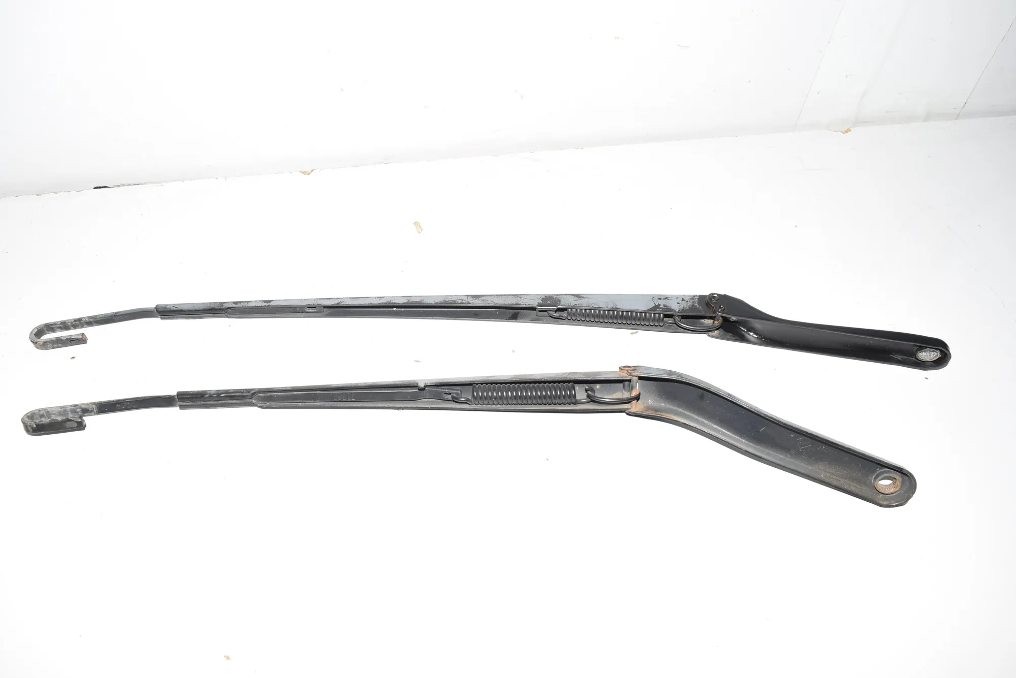 Front Wiper Arms – OEM 7075612 · BMW X5 (E53) 4.8 is 2004 – 3