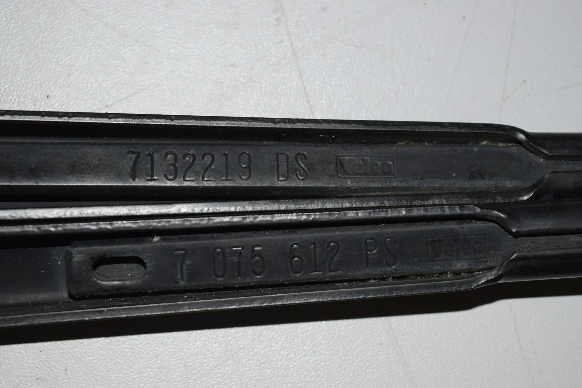 Front Wiper Arms – OEM 7075612 · BMW X5 (E53) 4.8 is 2004 – 4