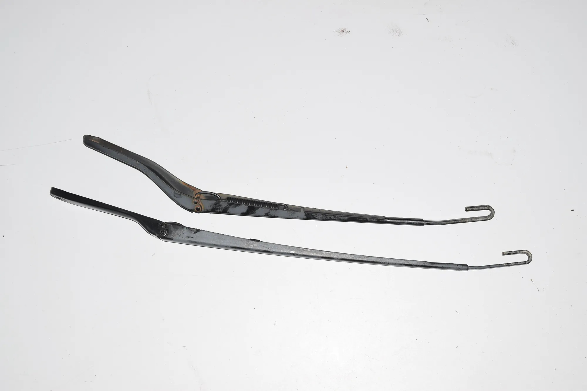 Front Wiper Arms – OEM 7075612 · BMW X5 (E53) 4.8 is 2004
