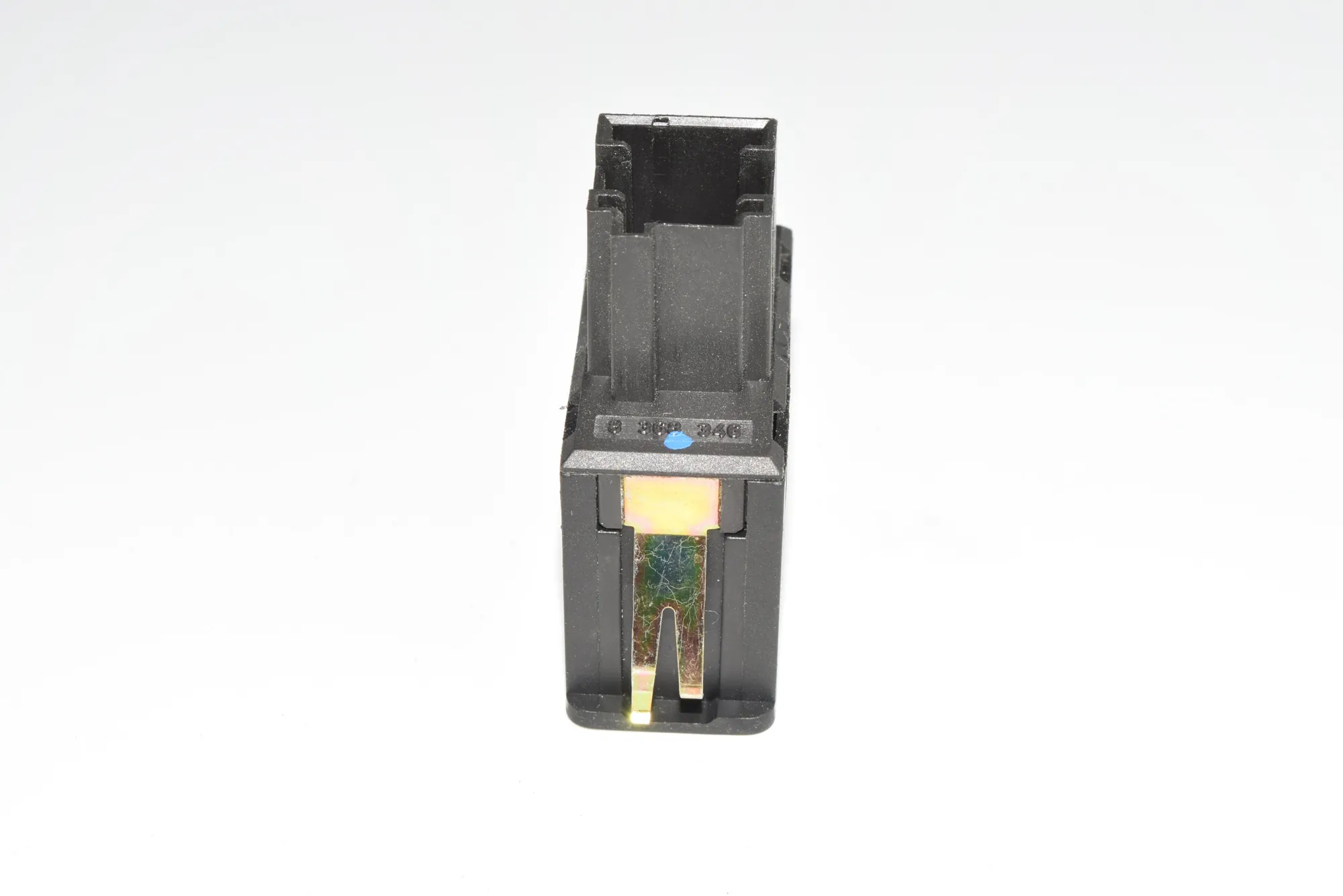 USB/AUX-In Socket Port – OEM 8368346 · BMW X5 (E53) 4.8 is 2004 – 3