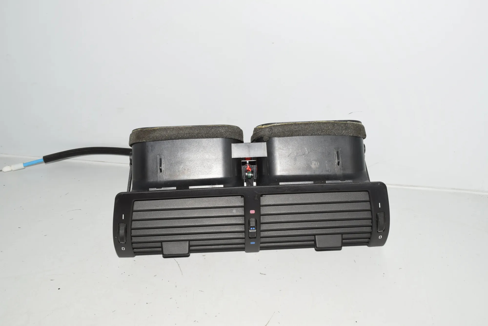 Dashboard Air Vents – OEM 8402221 · BMW X5 (E53) 4.8 is 2004 – 3