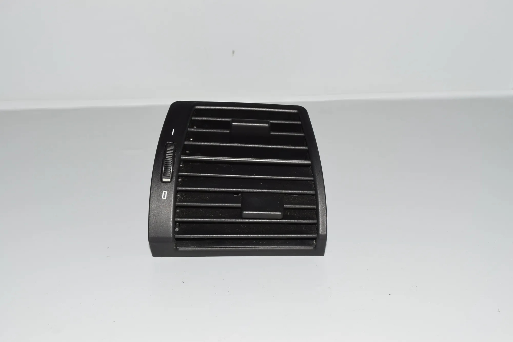 Dashboard Air Vents – OEM 8402216 · BMW X5 (E53) 4.8 is 2004 – 4