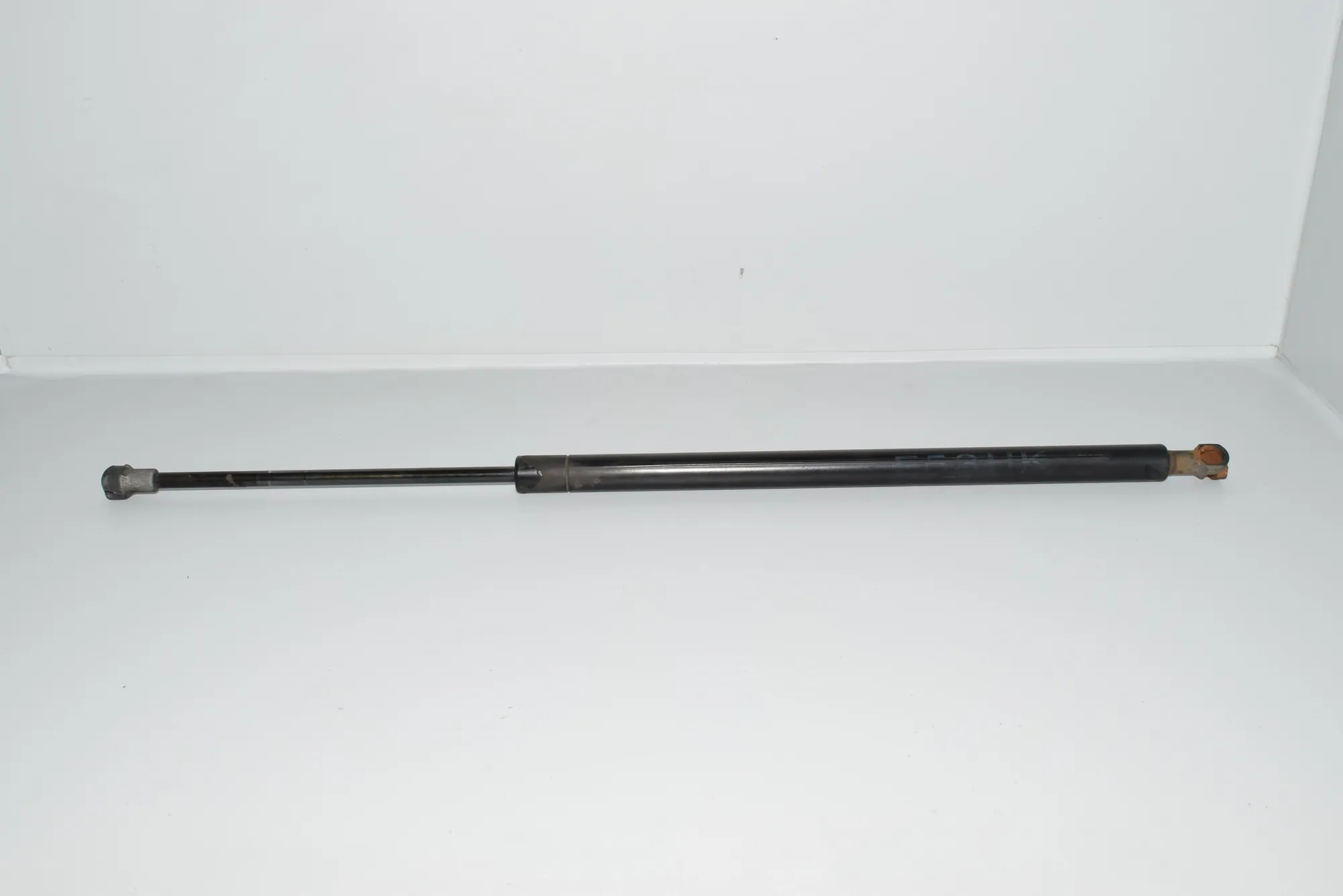 Right Side Tailgate Gas Strut – OEM 8402405 · BMW X5 (E53) 4.8 is 2004 – 4