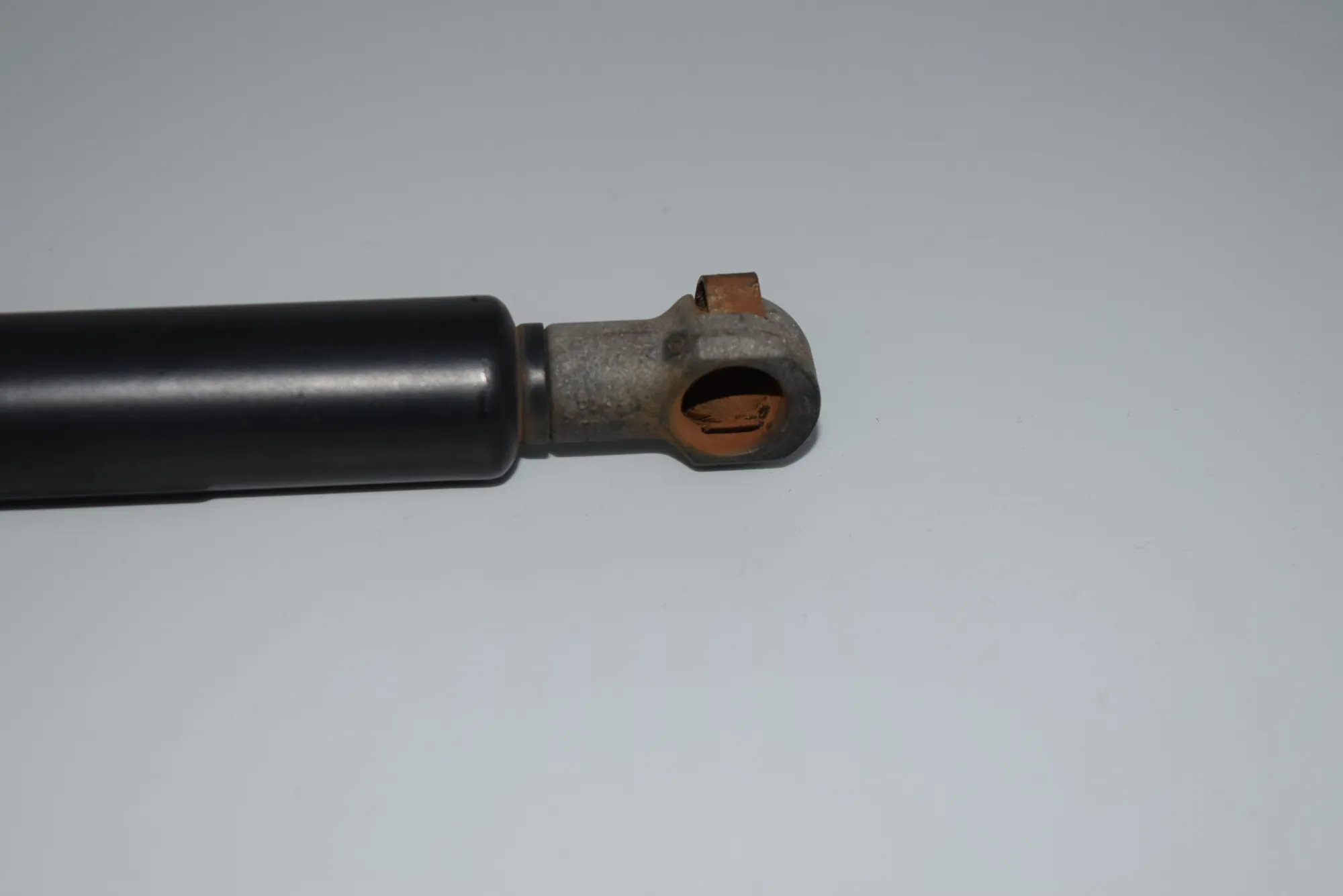 Left Side Tailgate Gas Strut – OEM 8402405 · BMW X5 (E53) 4.8 is 2004 – 4