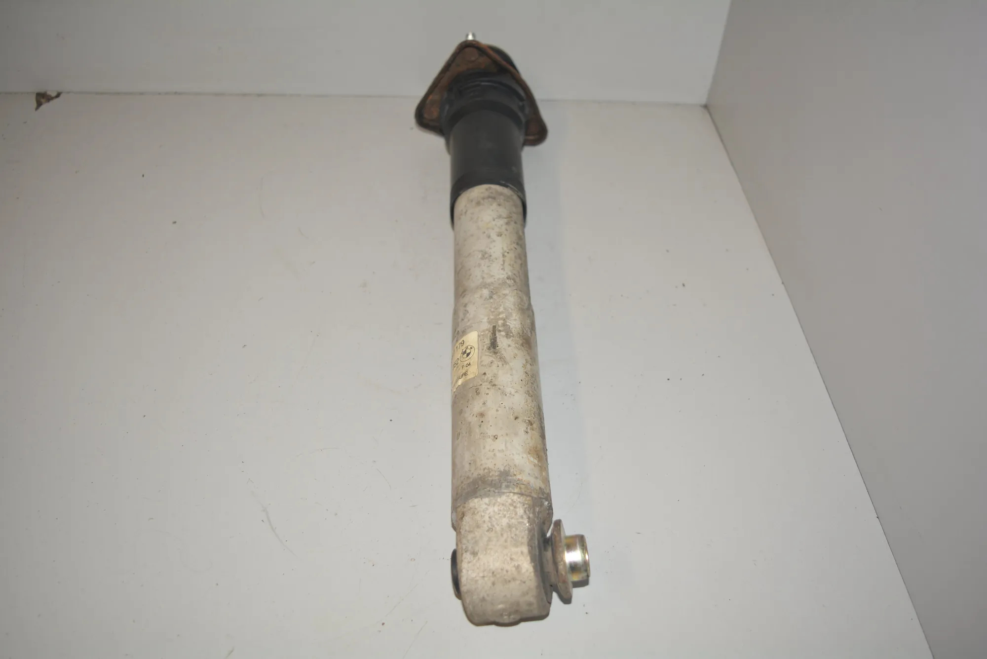 Rear Left Shock Absorber – OEM 1094052 · BMW 5 Touring (E39) 530 d 2001
