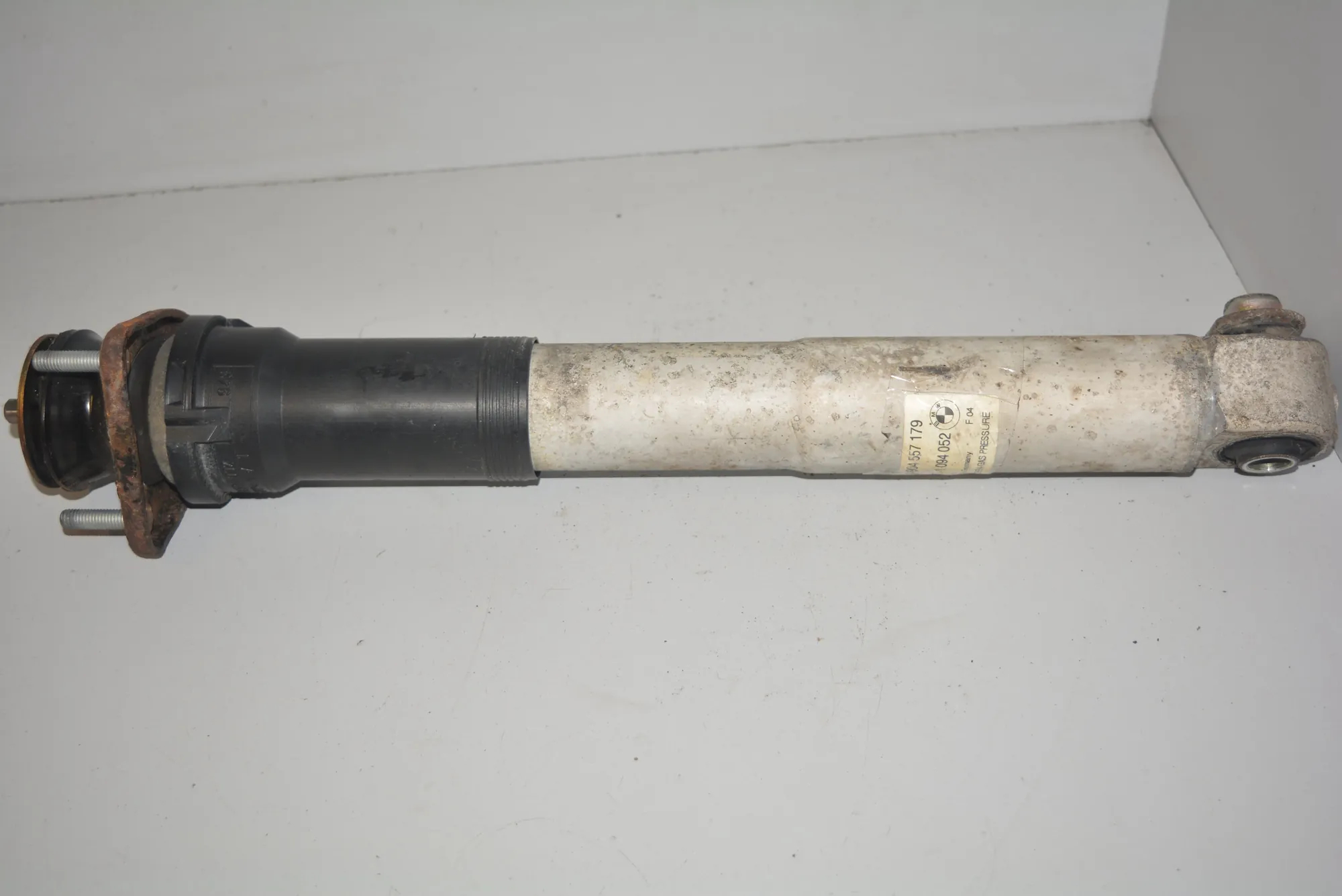 Rear Left Shock Absorber – OEM 1094052 · BMW 5 Touring (E39) 530 d 2001 – 3