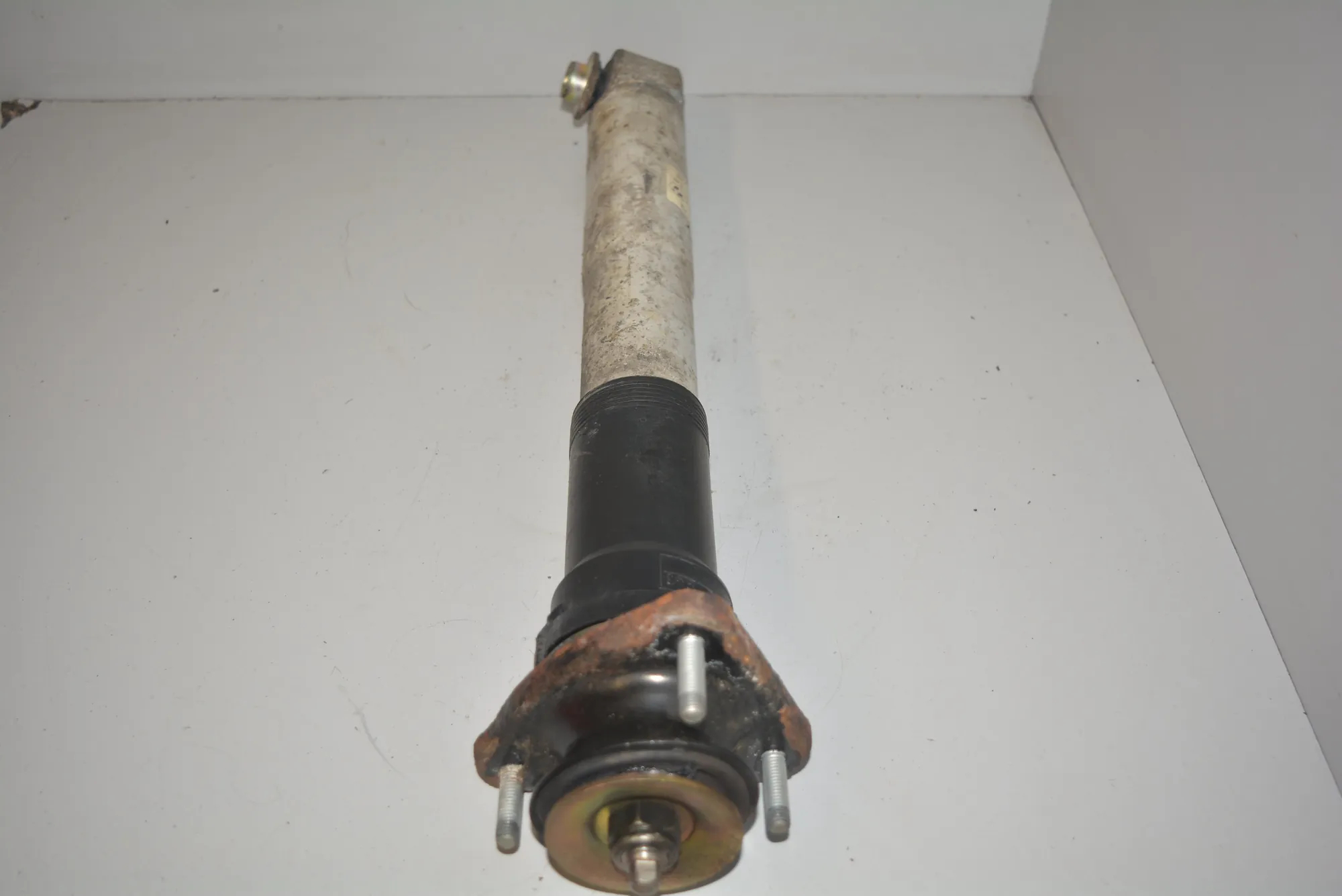 Rear Left Shock Absorber – OEM 1094052 · BMW 5 Touring (E39) 530 d 2001 – 4