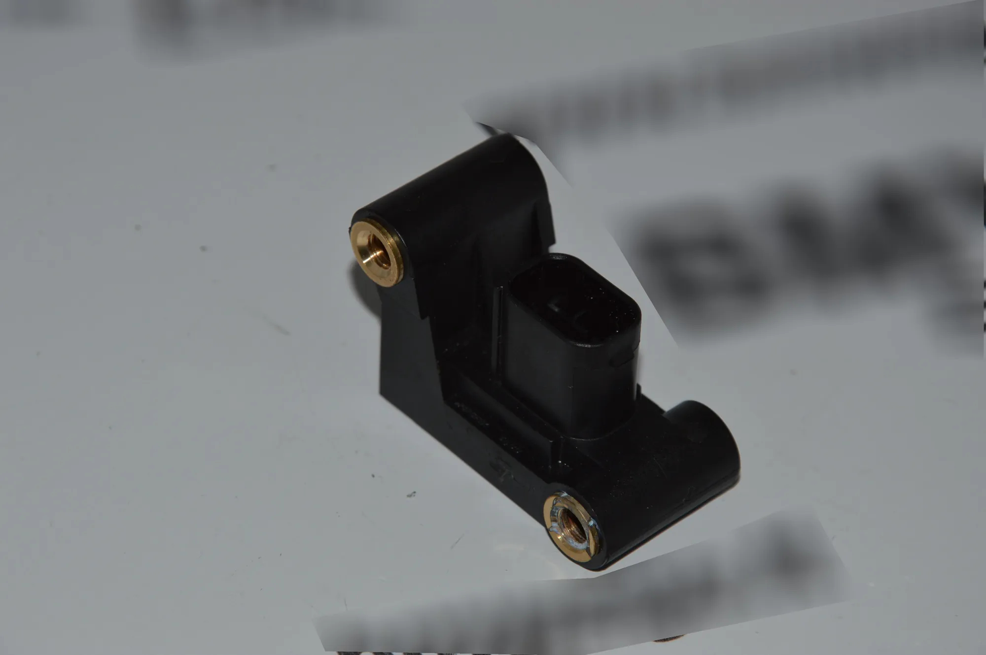 Front Left Impact Sensor – OEM 6977398 · BMW 5 Touring (E61) BMW 5 Touring (E61) 530 d 2008 – 2