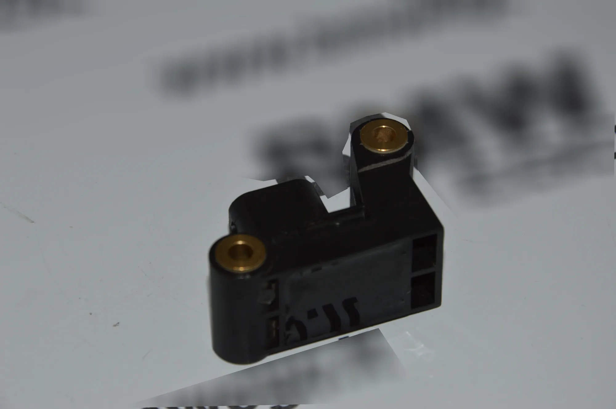 Front Left Impact Sensor – OEM 6977398 · BMW 5 Touring (E61) BMW 5 Touring (E61) 530 d 2008 – 4