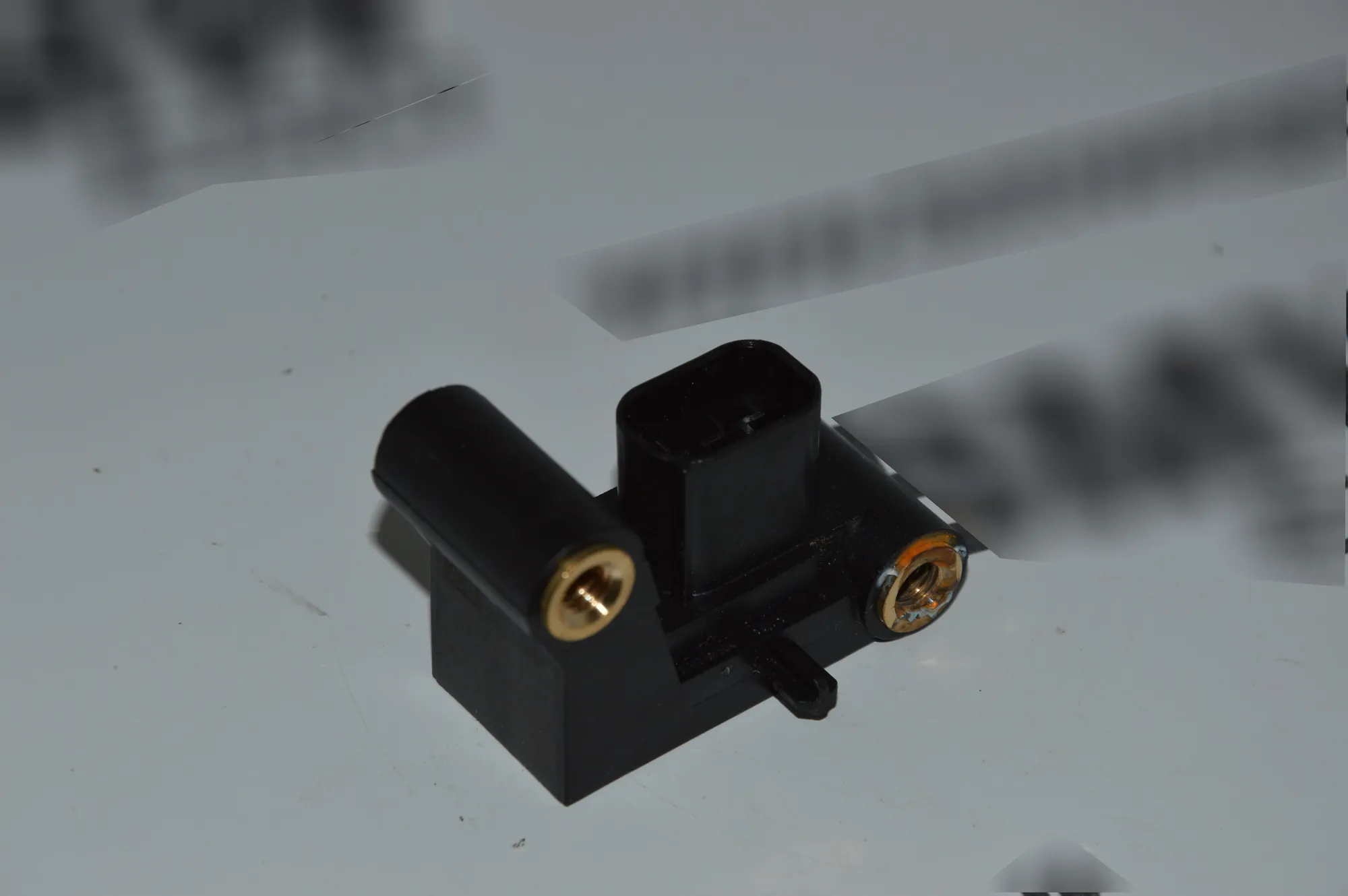 Front Left Impact Sensor – OEM 6977398 · BMW 5 Touring (E61) BMW 5 Touring (E61) 530 d 2008 – 3